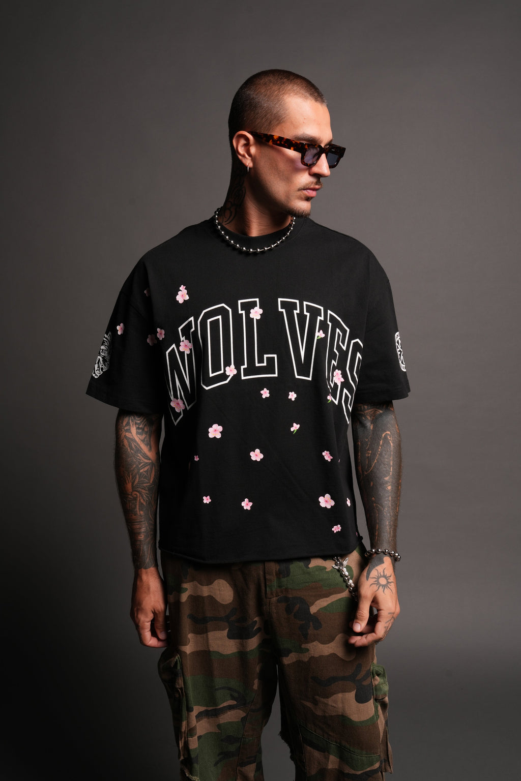 Loyalty Sakura Grunge Mid Length Raw Hem Tee In Black - imagem 2