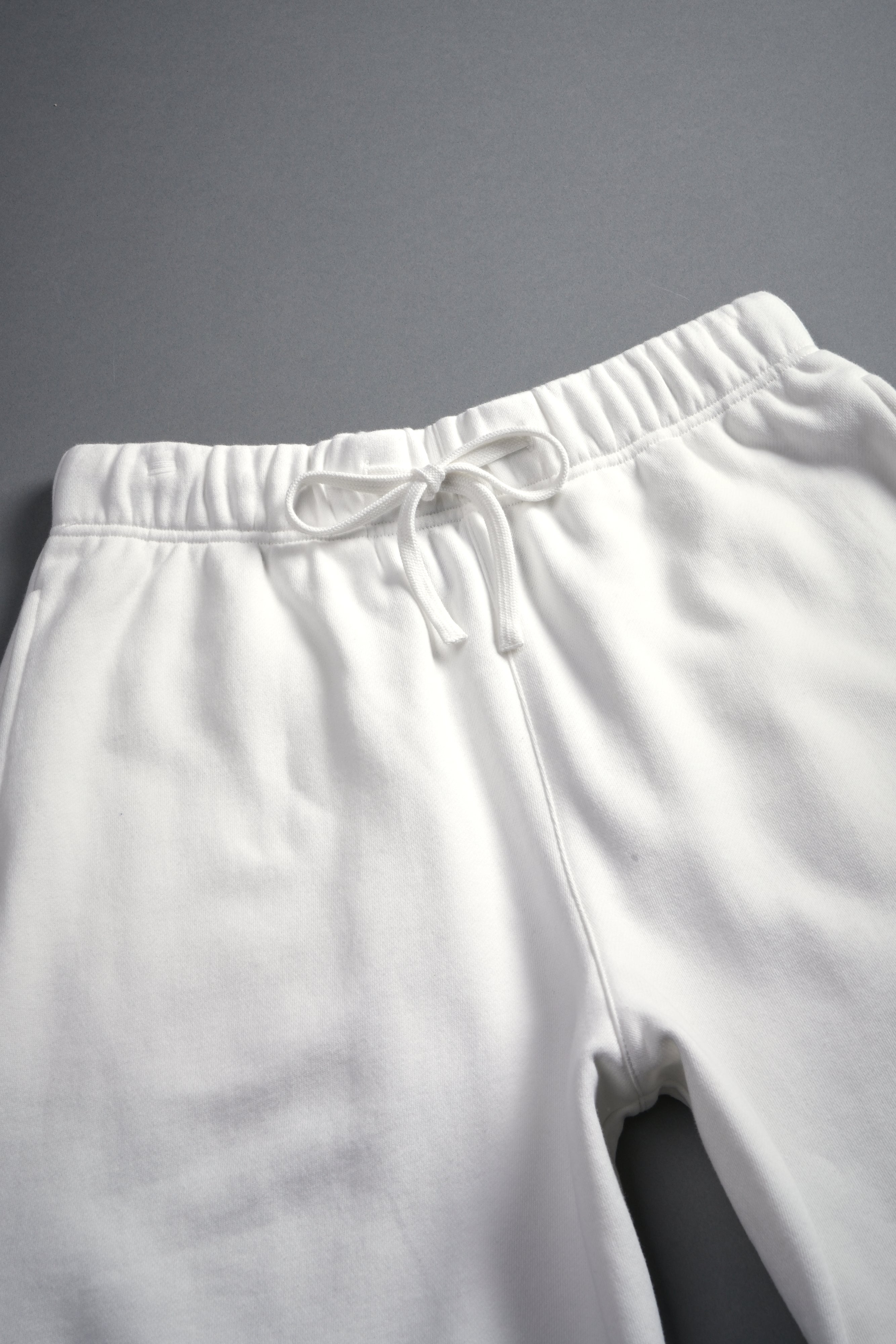 Loyalty Frvr Raw Hem Oversized Post Lounge Sweat Shorts in Cream — imagem 8