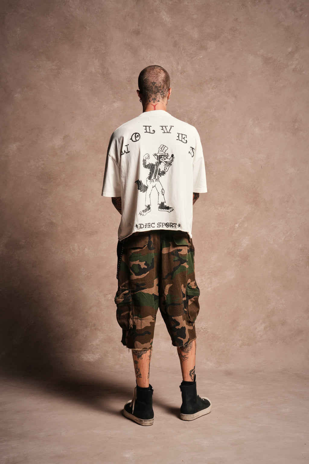 Big Bad Wolf Pyramd Distressed Grunge Box Cut Tee V2 in Cream