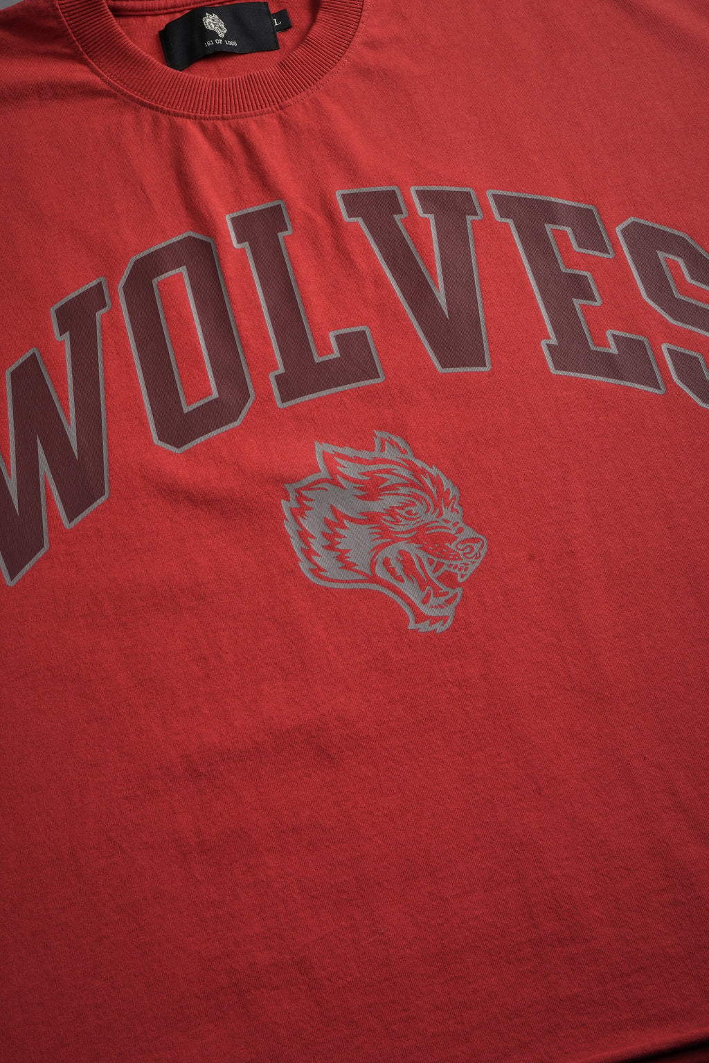 Loyalty Frvr Grunge Cut-Off Tee in Roman Red — imagem 8