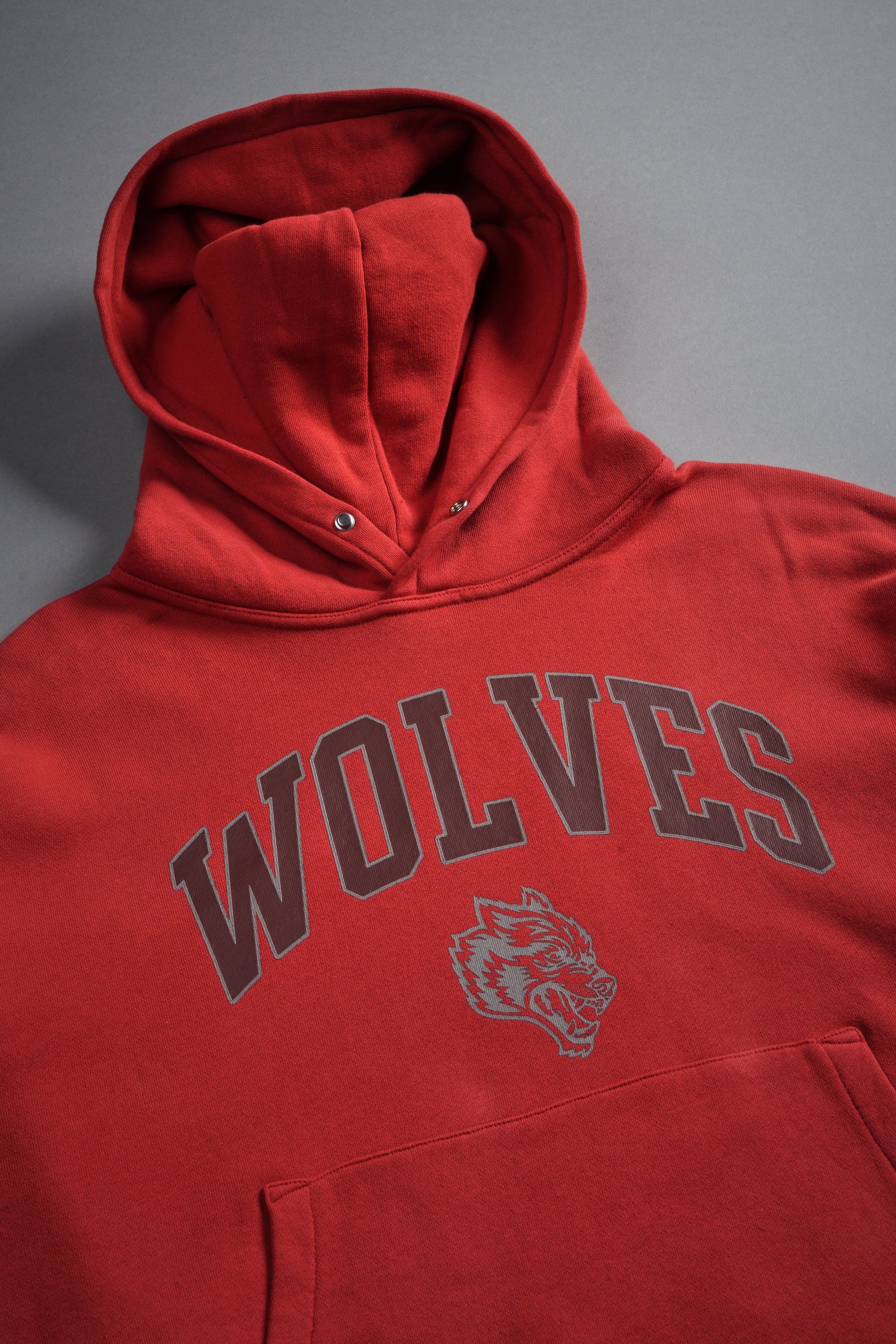 Loyalty Frvr Box Cut Pierce Hoodie in Roman Red — imagem 4