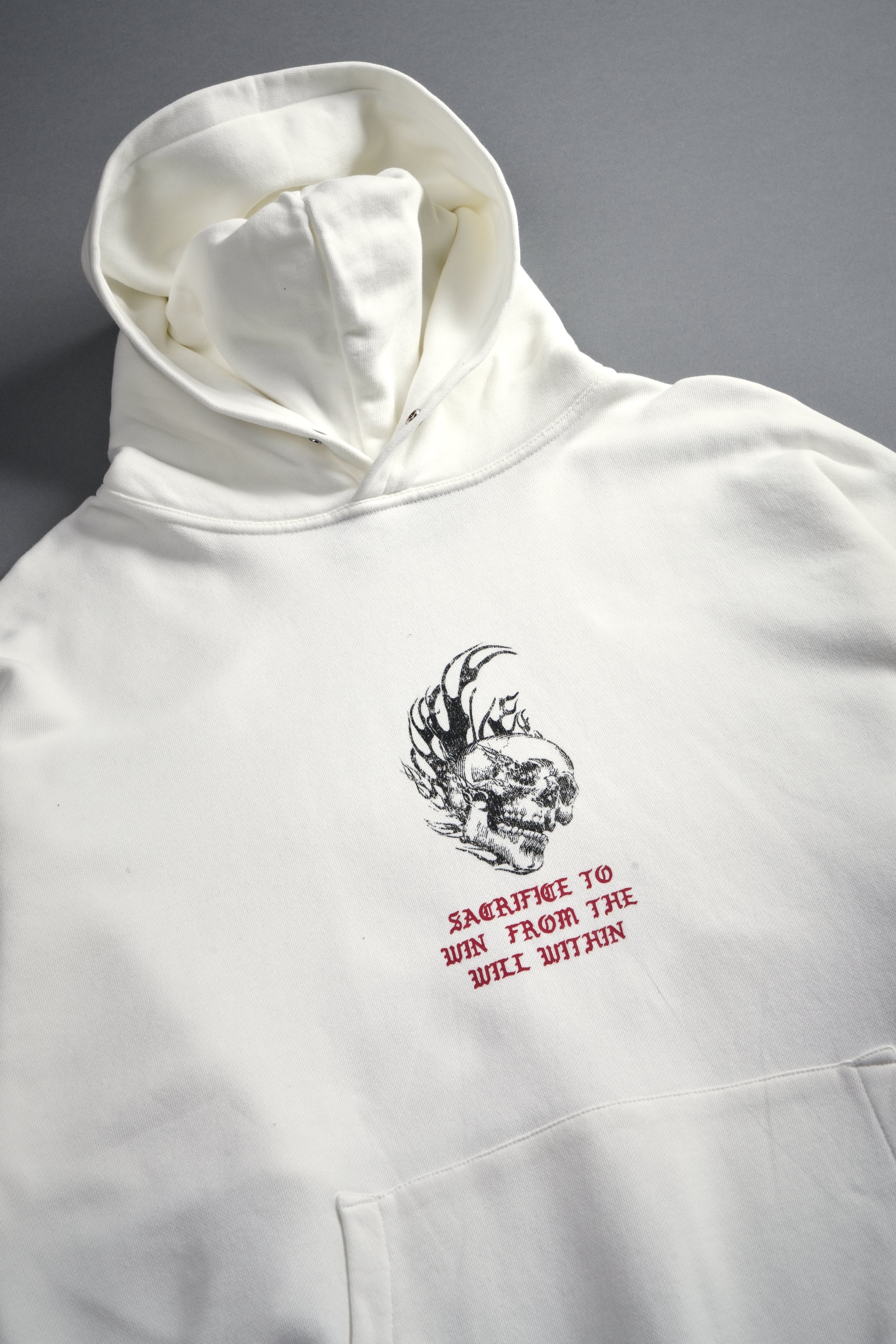 Flame Skull Pierce Hoodie in Cream — imagem 15