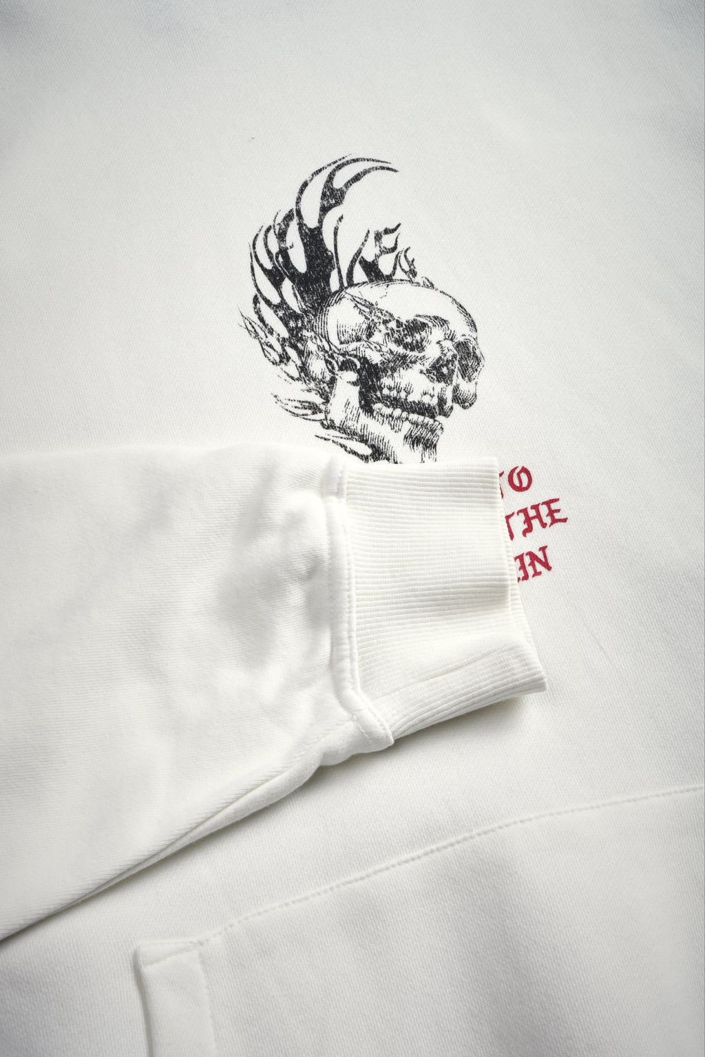 Flame Skull Pierce Hoodie in Cream — imagem 16