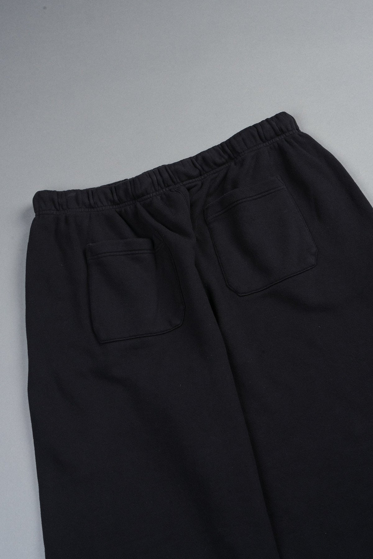 Dual Wolf Capri Sweat Pants In Black
