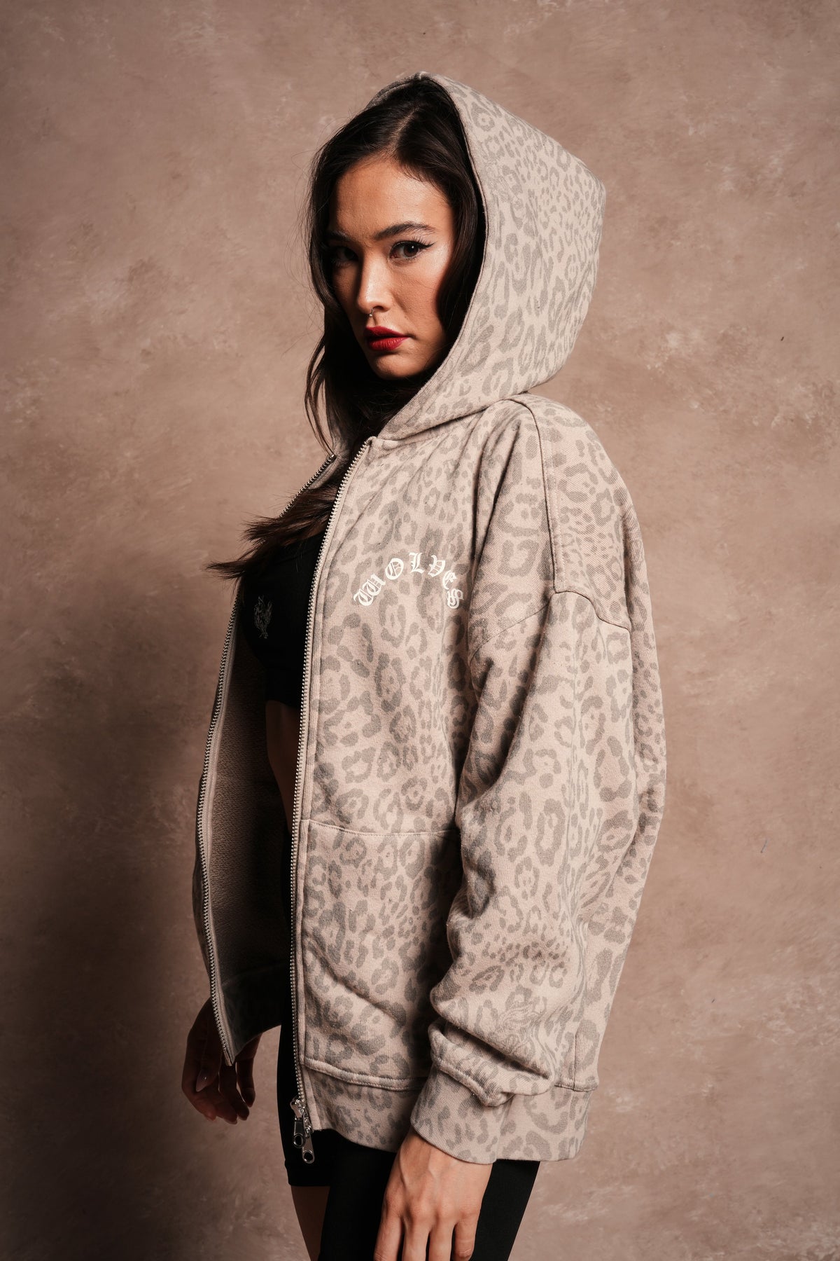 Wolves Chopper Anya Premium Double Zip Hoodie in Clay Leopard - imagem 5