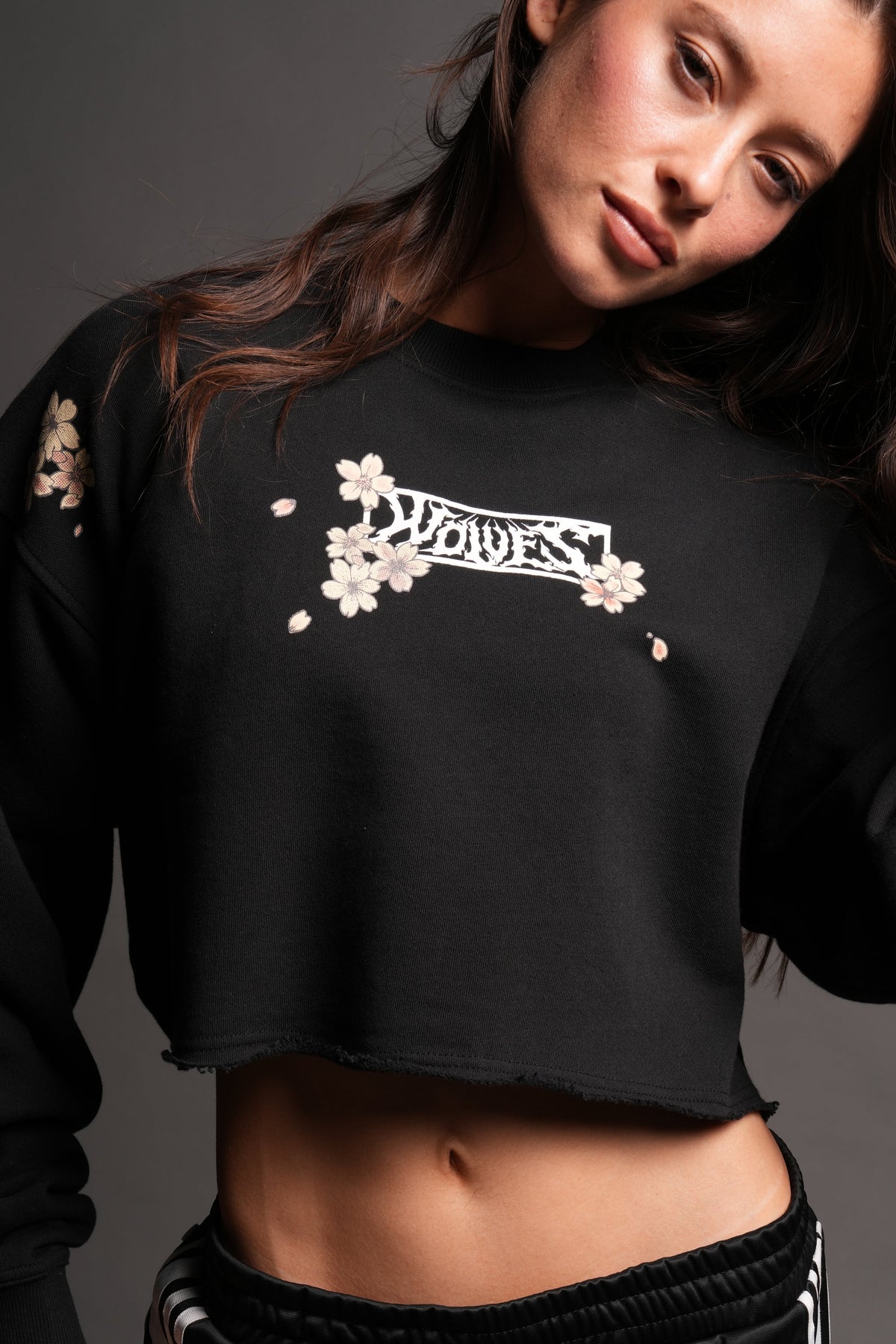 Box Sakura Cropped London Crewneck In Black — imagem 3