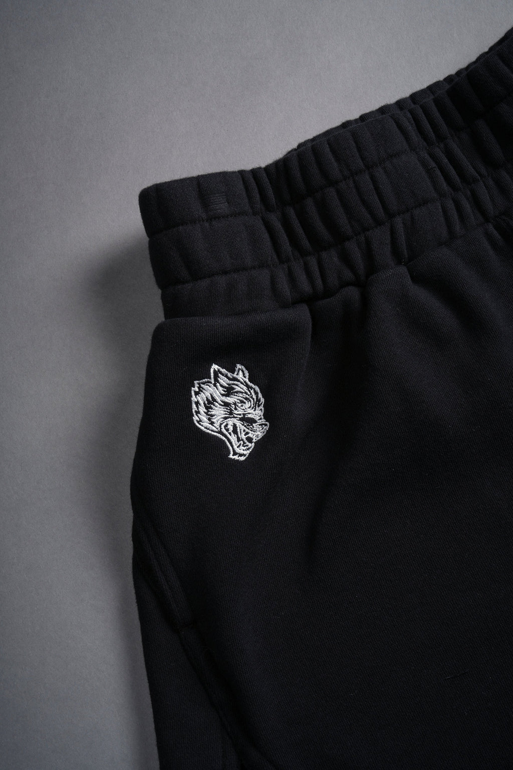 Conquer She Tyler Shorts in Black — imagem 6