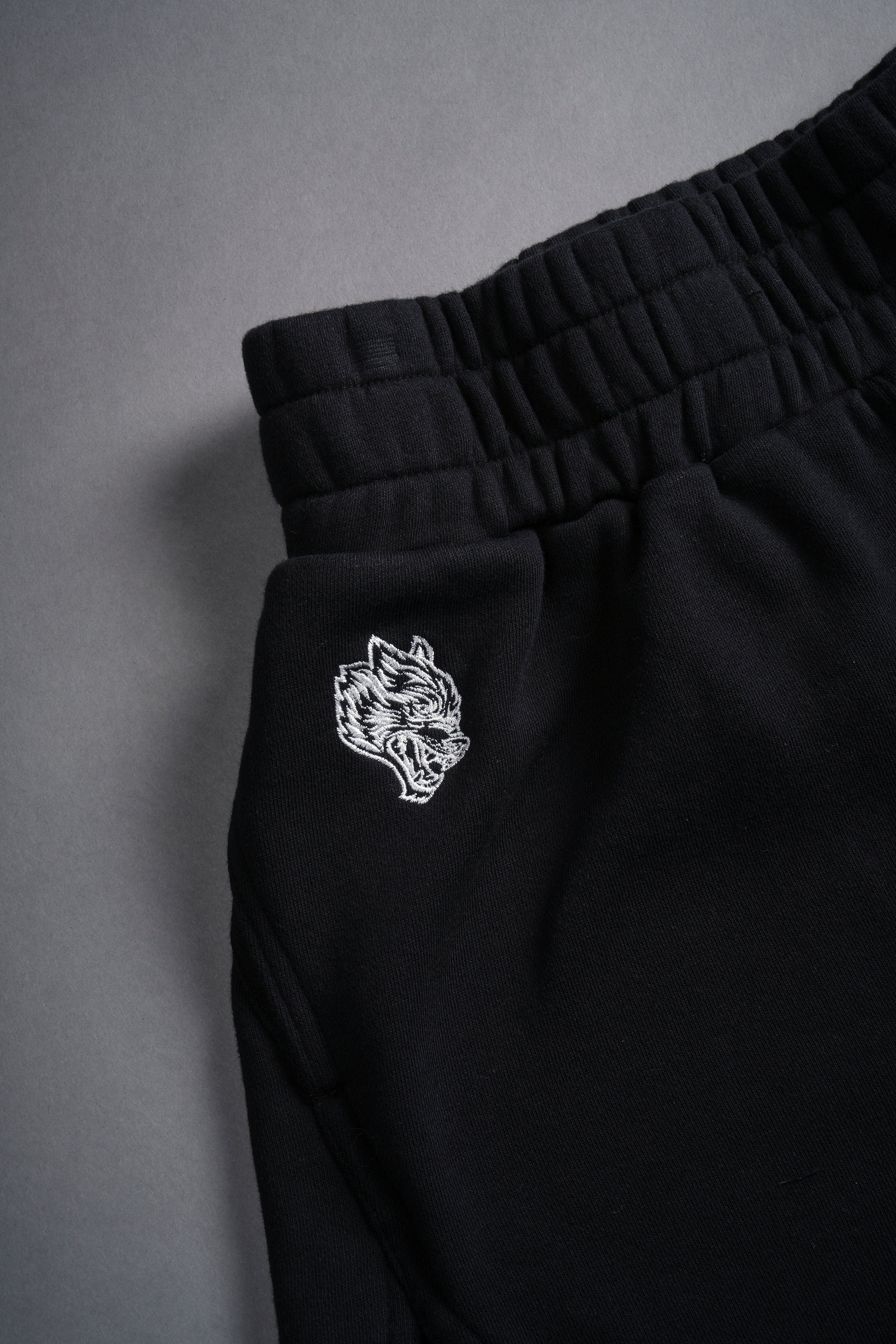 Conquer She Tyler Shorts in Black — imagem 6