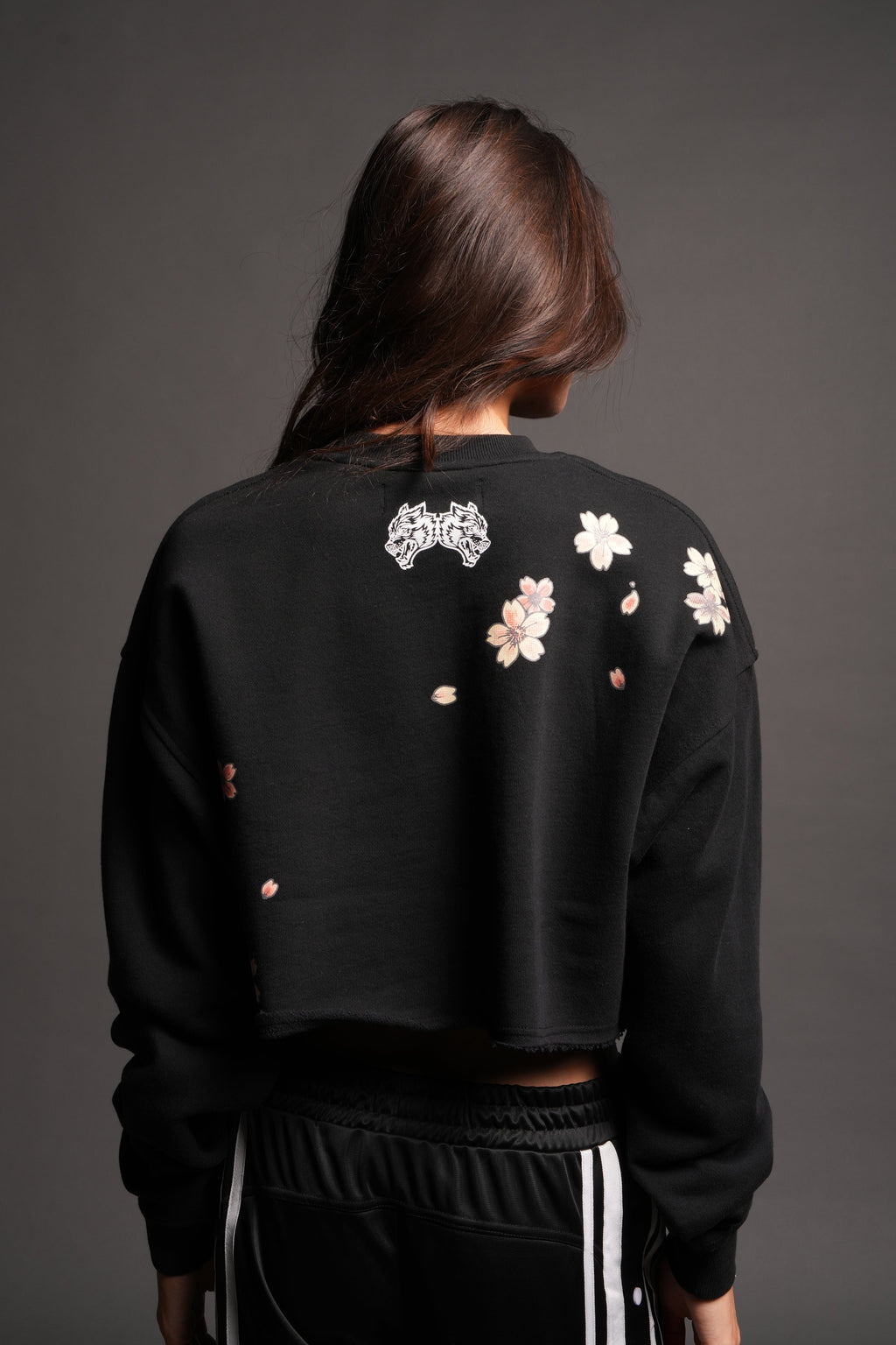 Box Sakura Cropped London Crewneck In Black — imagem 2