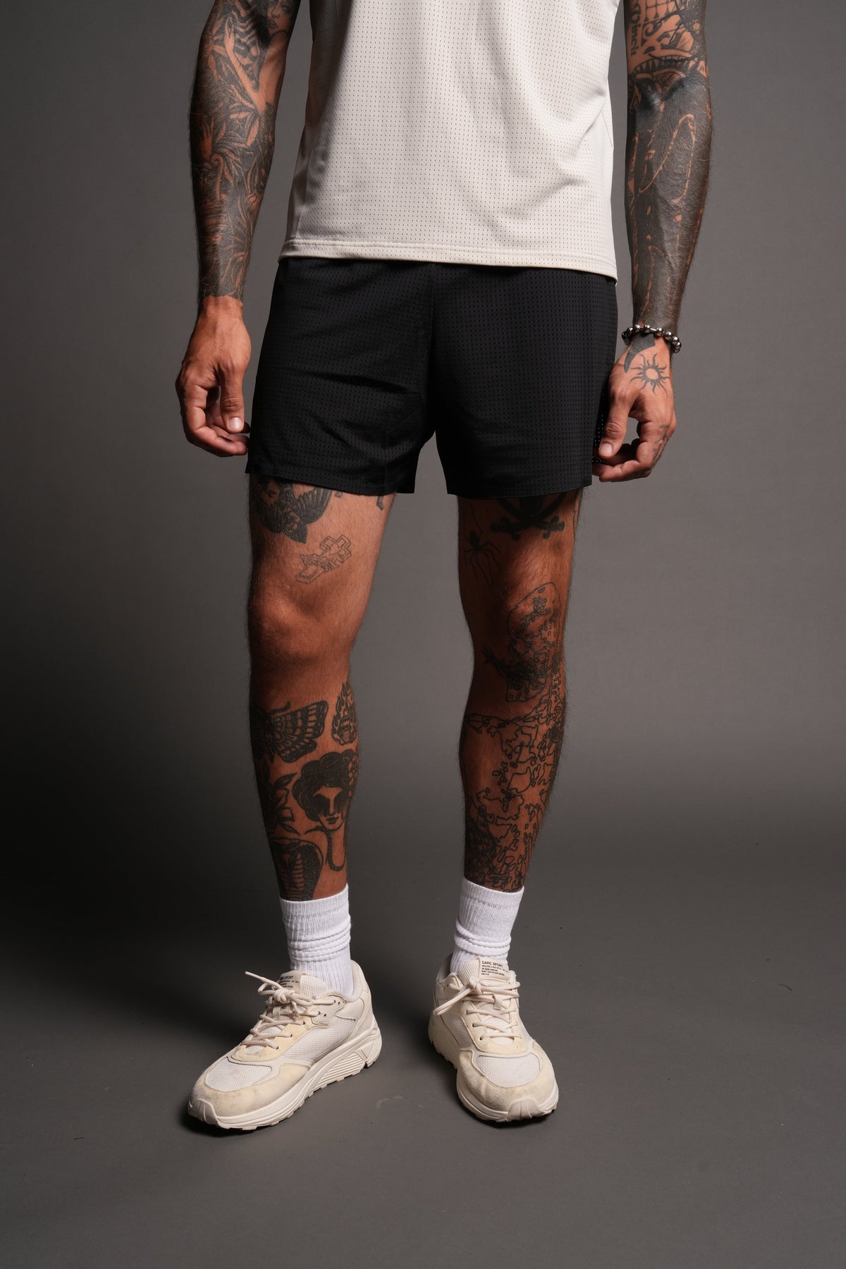 Pyramid V3 Rocky Running Shorts In Black - imagem 2