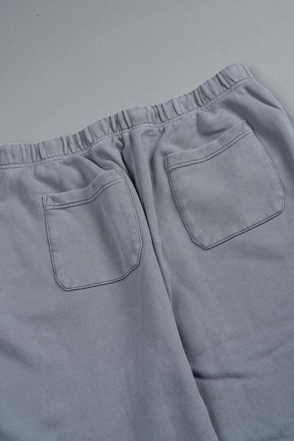 Dual Wolf Capri Sweat Pants In Slate Gray