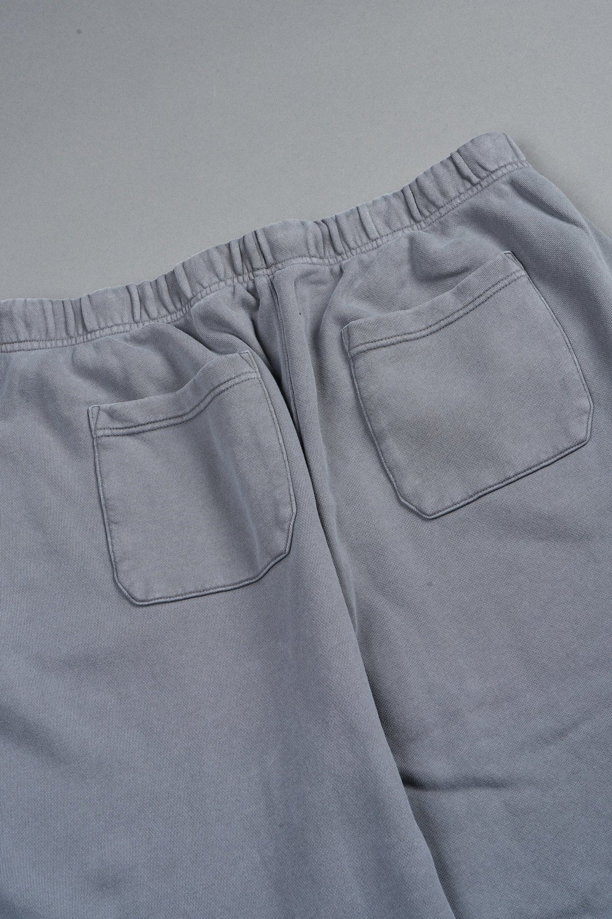 Dual Wolf Capri Sweat Pants In Slate Gray