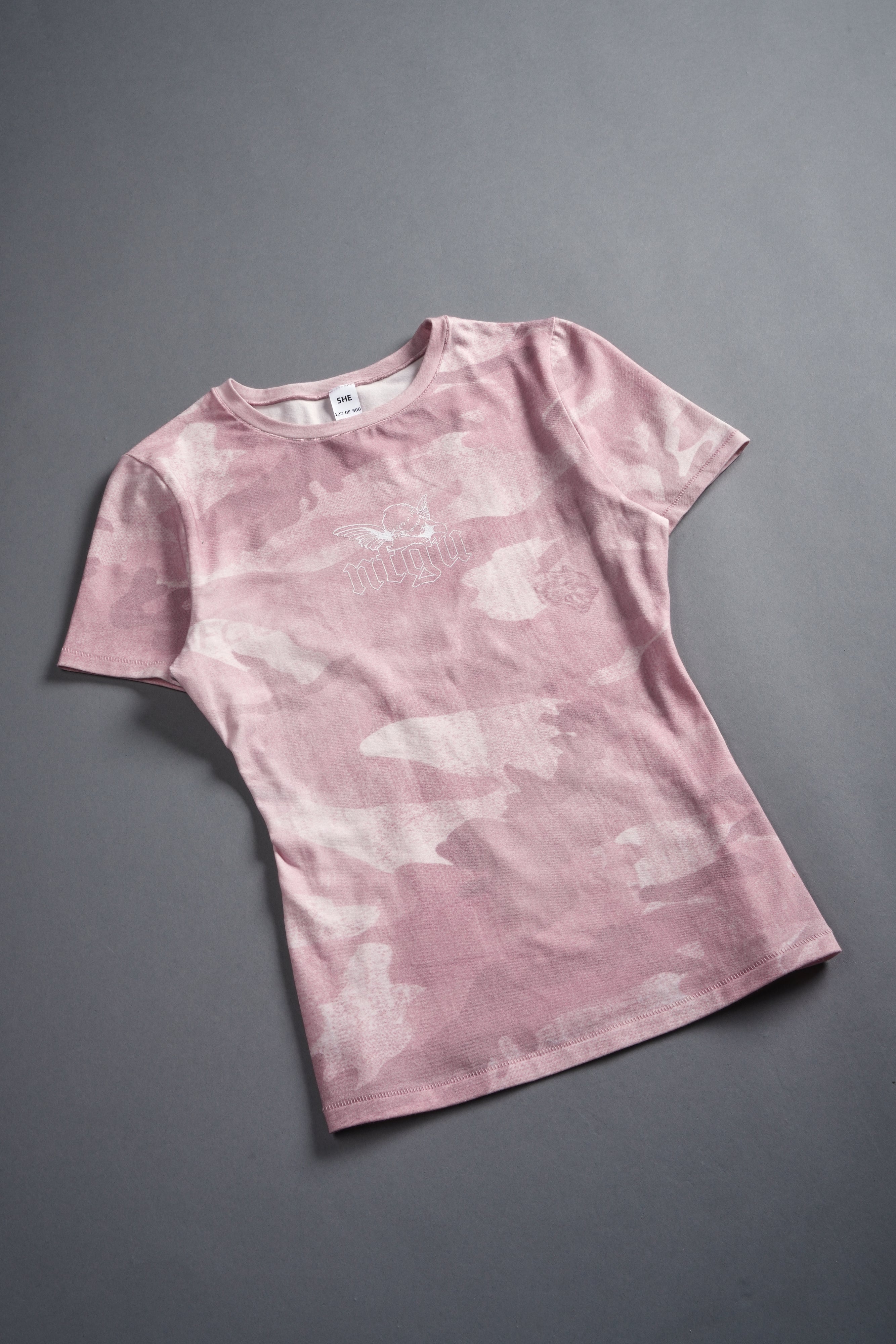 Cherub NFGU "Eden" S/S Tee in Blush Vintage Woodland Camo — imagem 3