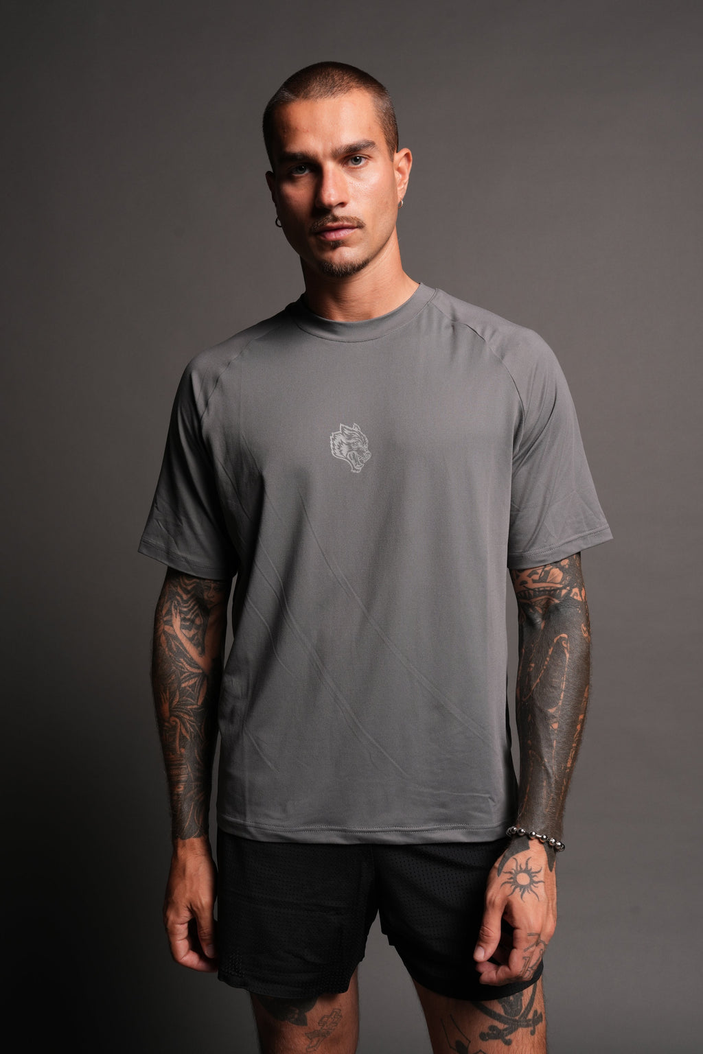 Pyramid V3 Dry Wolf Raglan Ss Tee In Slate Gray - imagem 4