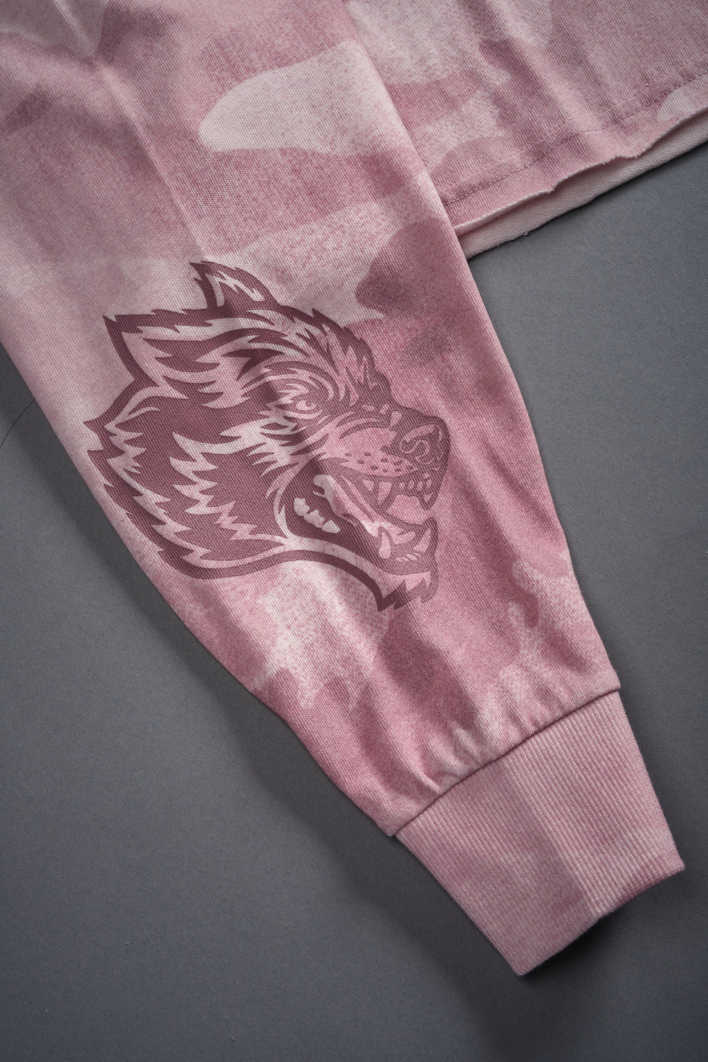 Cherub and the Skull "Premium" Oversized Cropped L/S Tee in Blush Vintage Woodland Camo — imagem 13