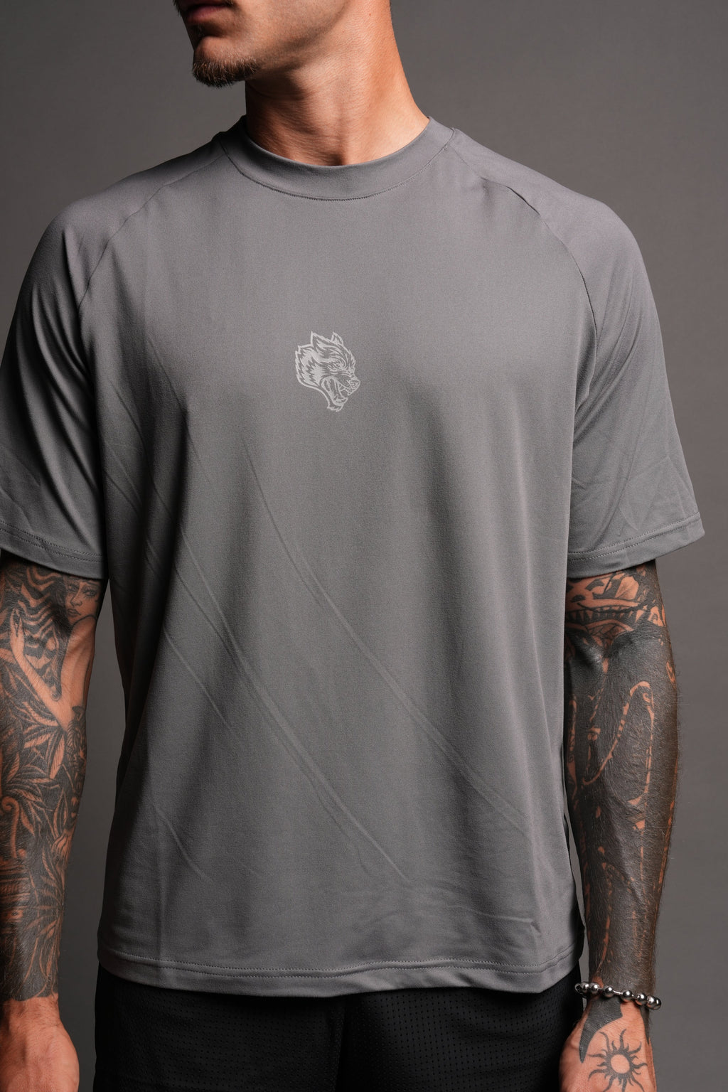 Pyramid V3 Dry Wolf Raglan Ss Tee In Slate Gray - imagem 6