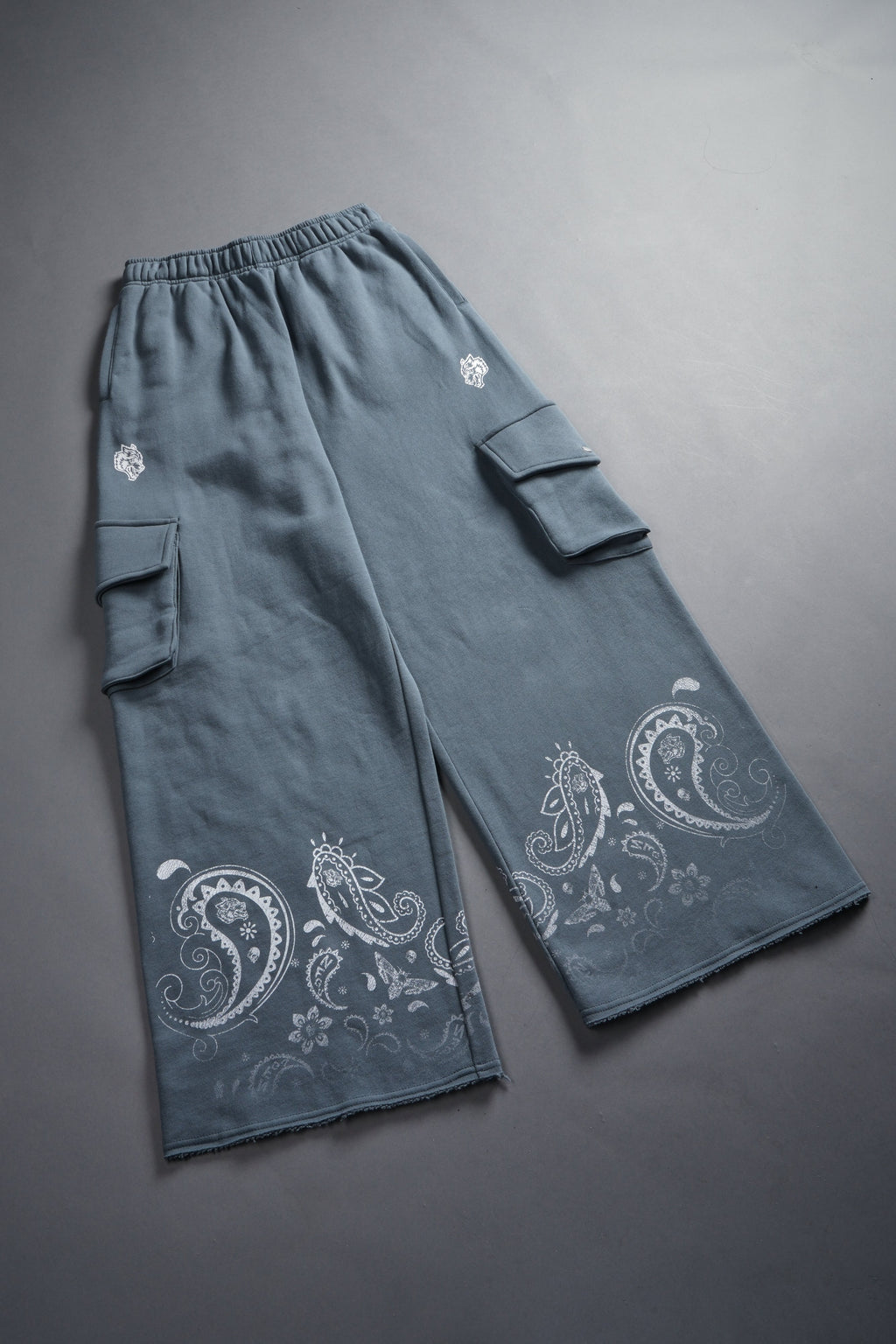 Faded Paisley Durst Cargo Sweats in Greek Stone — imagem 3