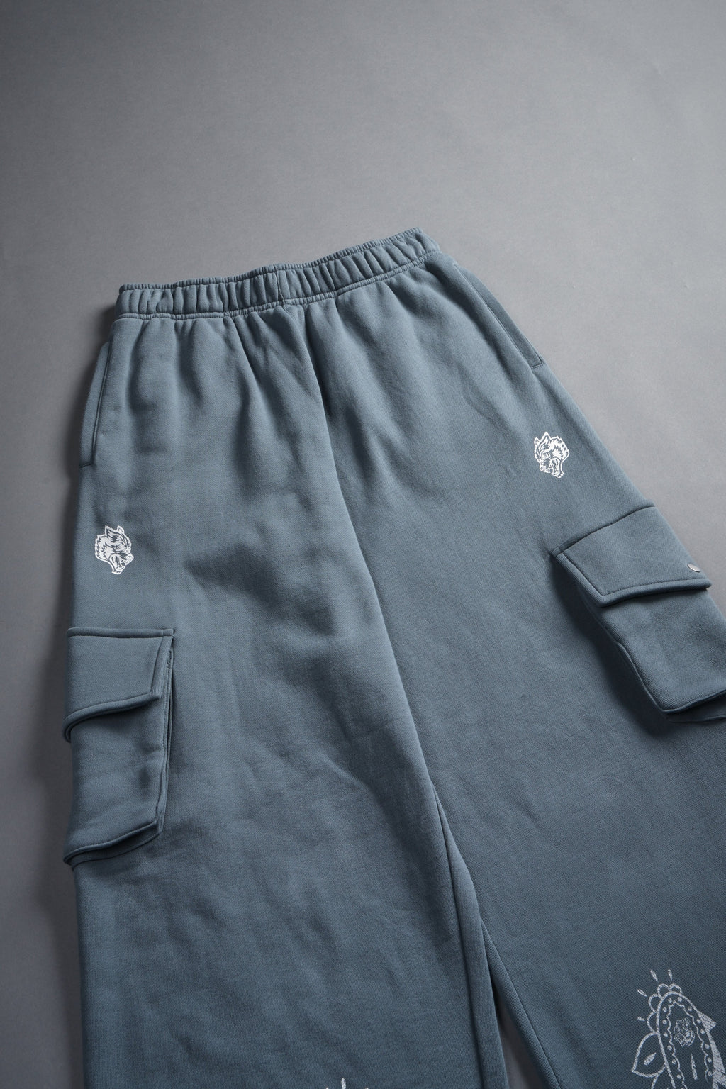 Faded Paisley Durst Cargo Sweats in Greek Stone — imagem 4