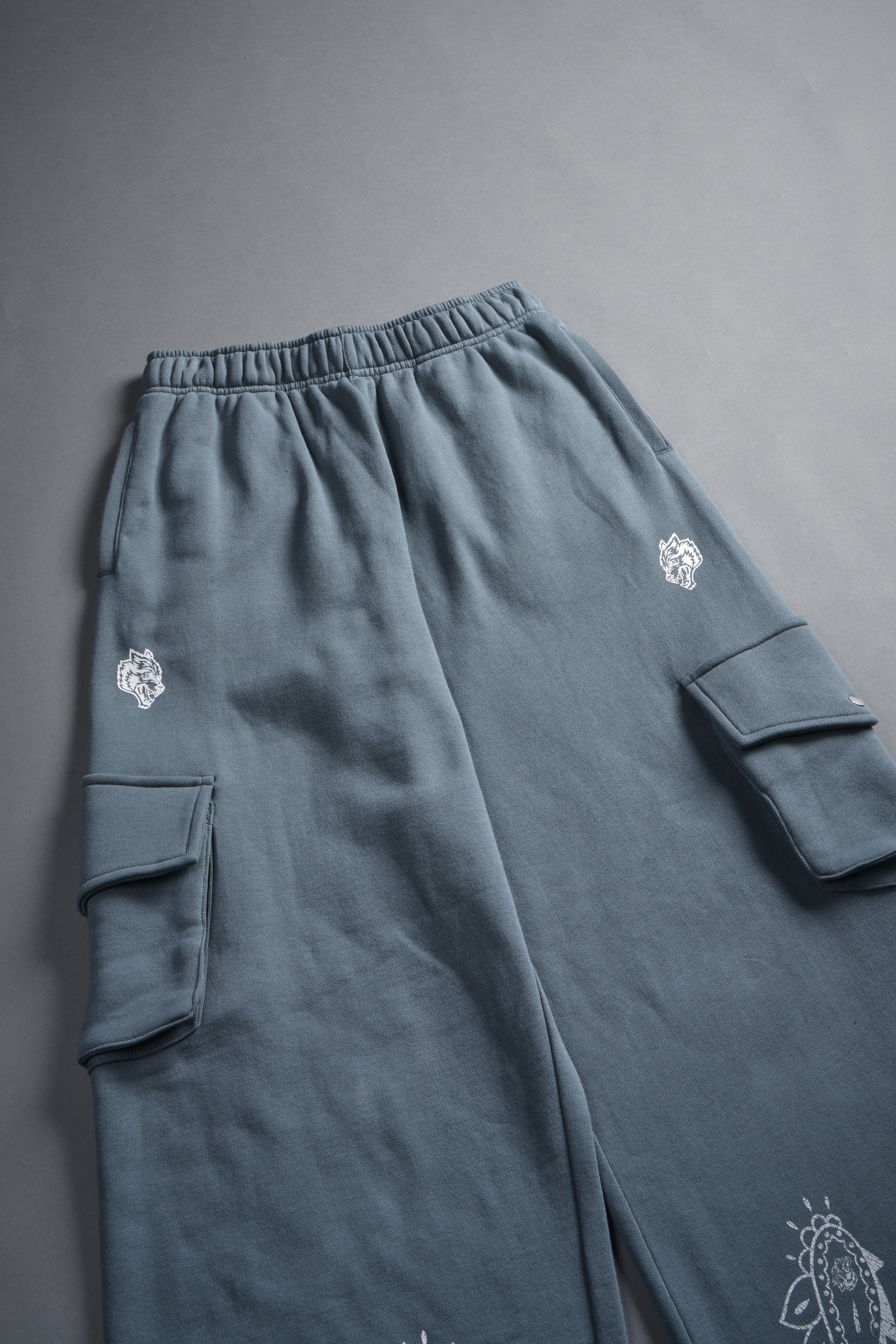 Faded Paisley Durst Cargo Sweats in Greek Stone — imagem 4