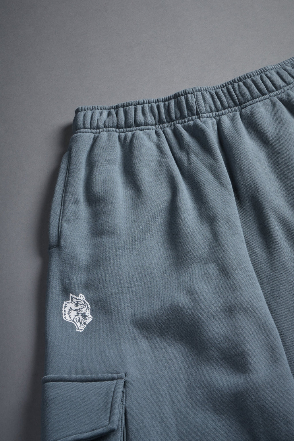 Faded Paisley Durst Cargo Sweats in Greek Stone — imagem 6
