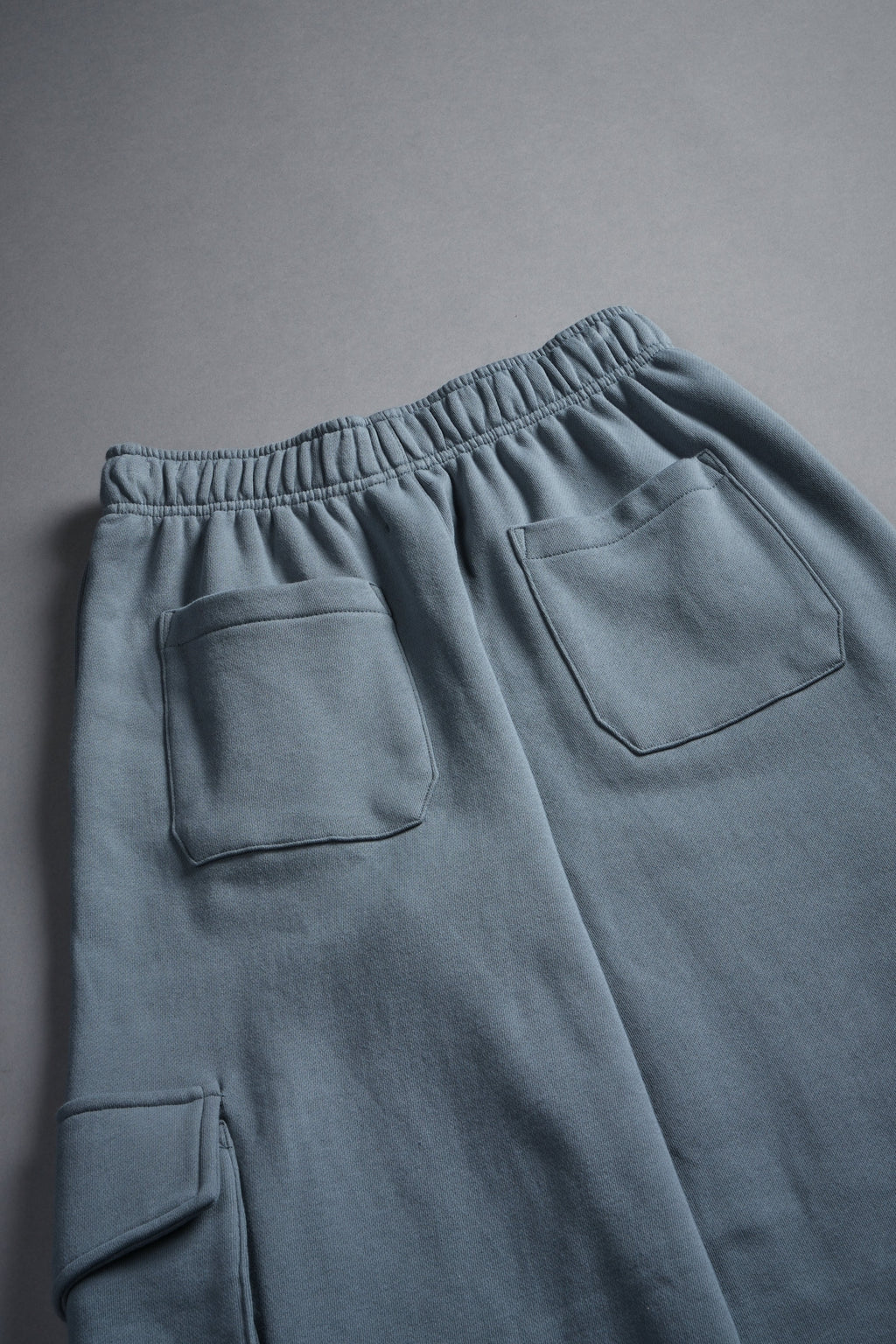Faded Paisley Durst Cargo Sweats in Greek Stone — imagem 5