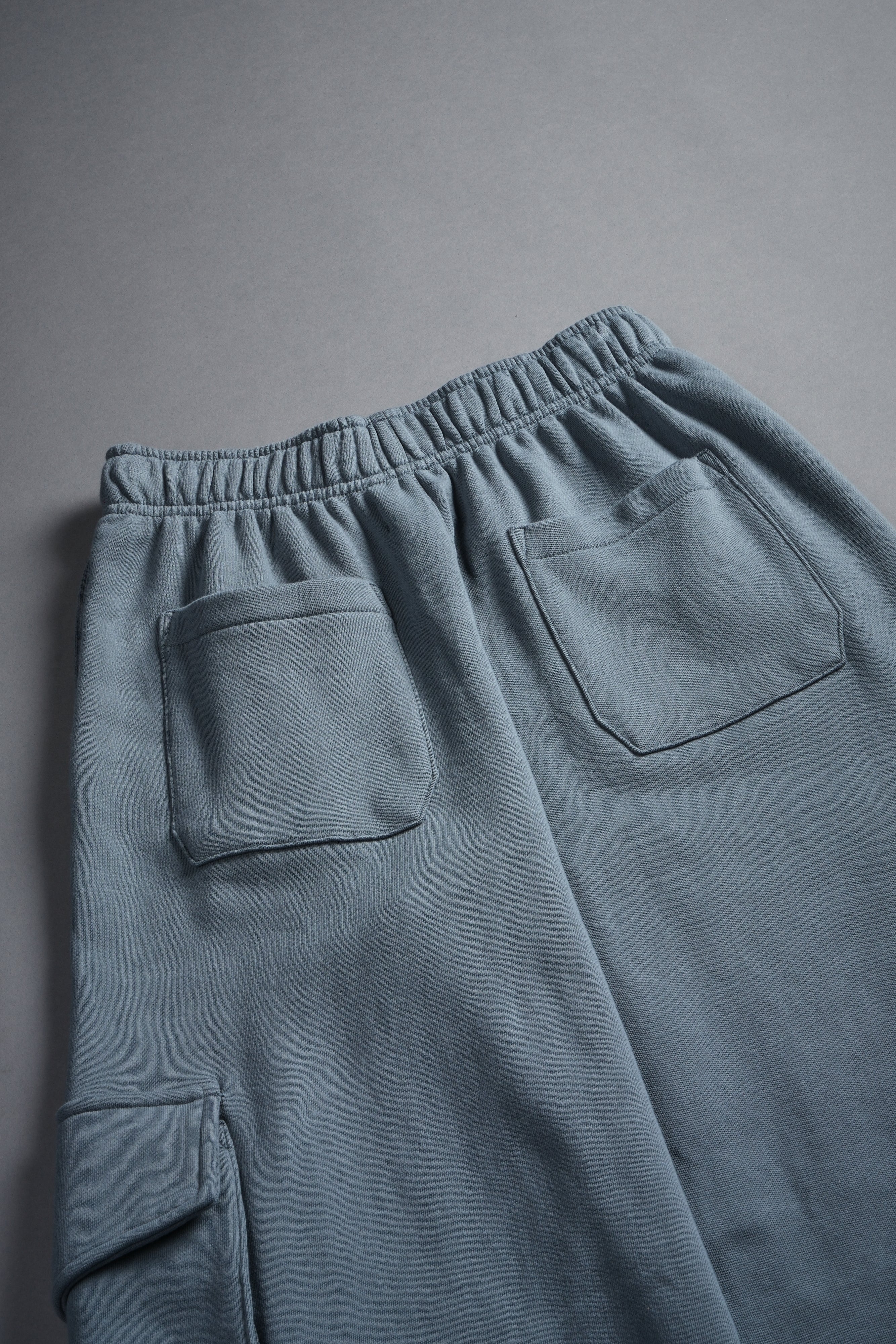Faded Paisley Durst Cargo Sweats in Greek Stone — imagem 5