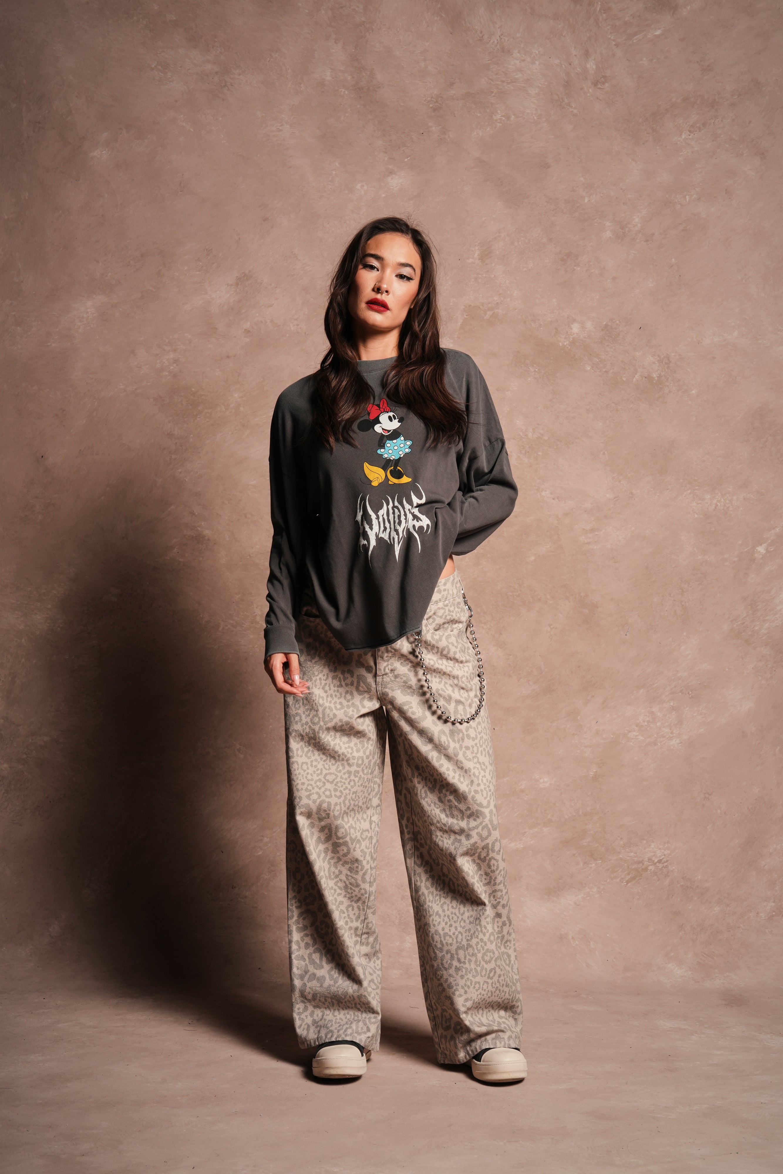 Minnie Mouse Hesh Premium Box Cut Ls Tee in Wolf Gray
