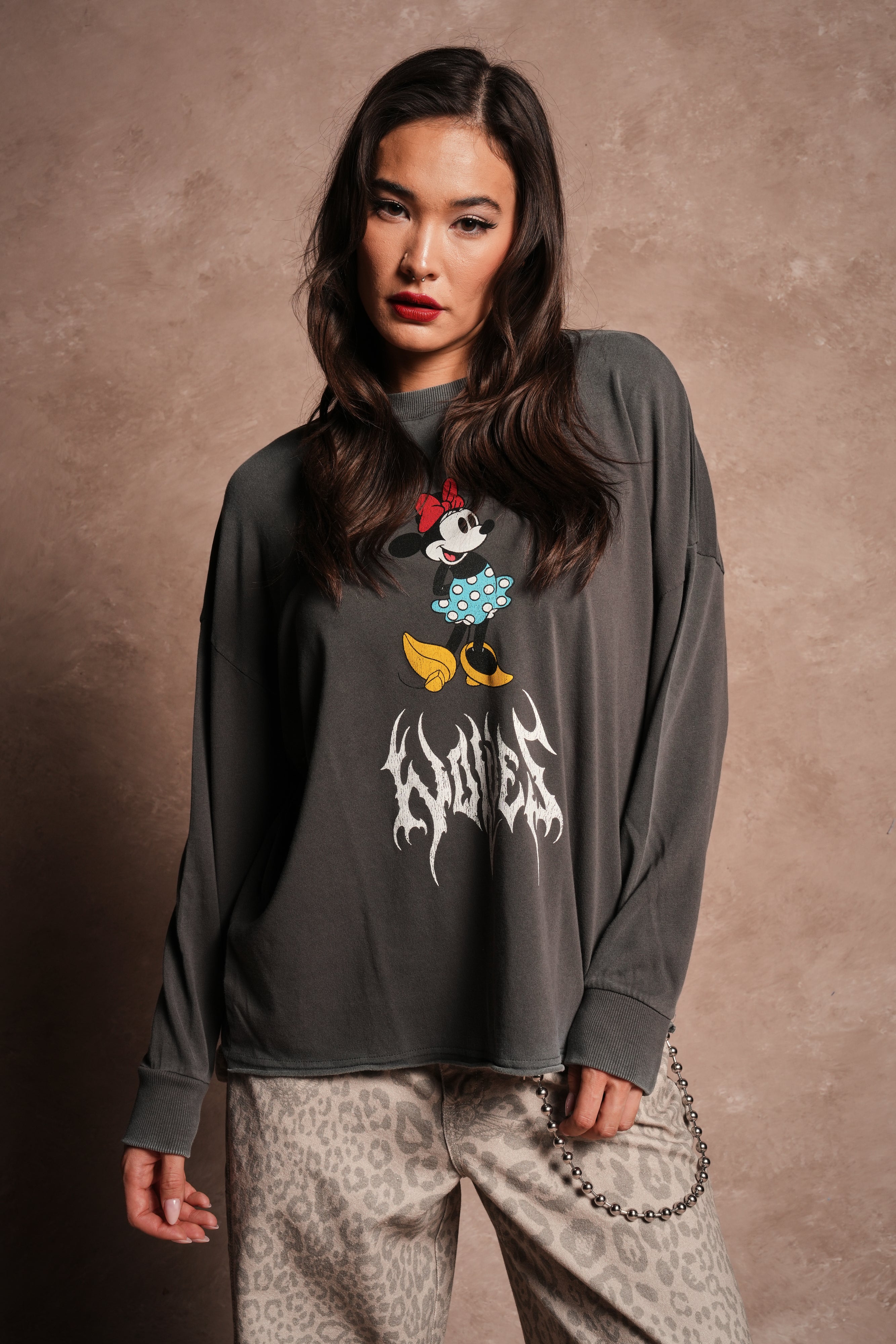 Minnie Mouse Hesh Premium Box Cut Ls Tee in Wolf Gray