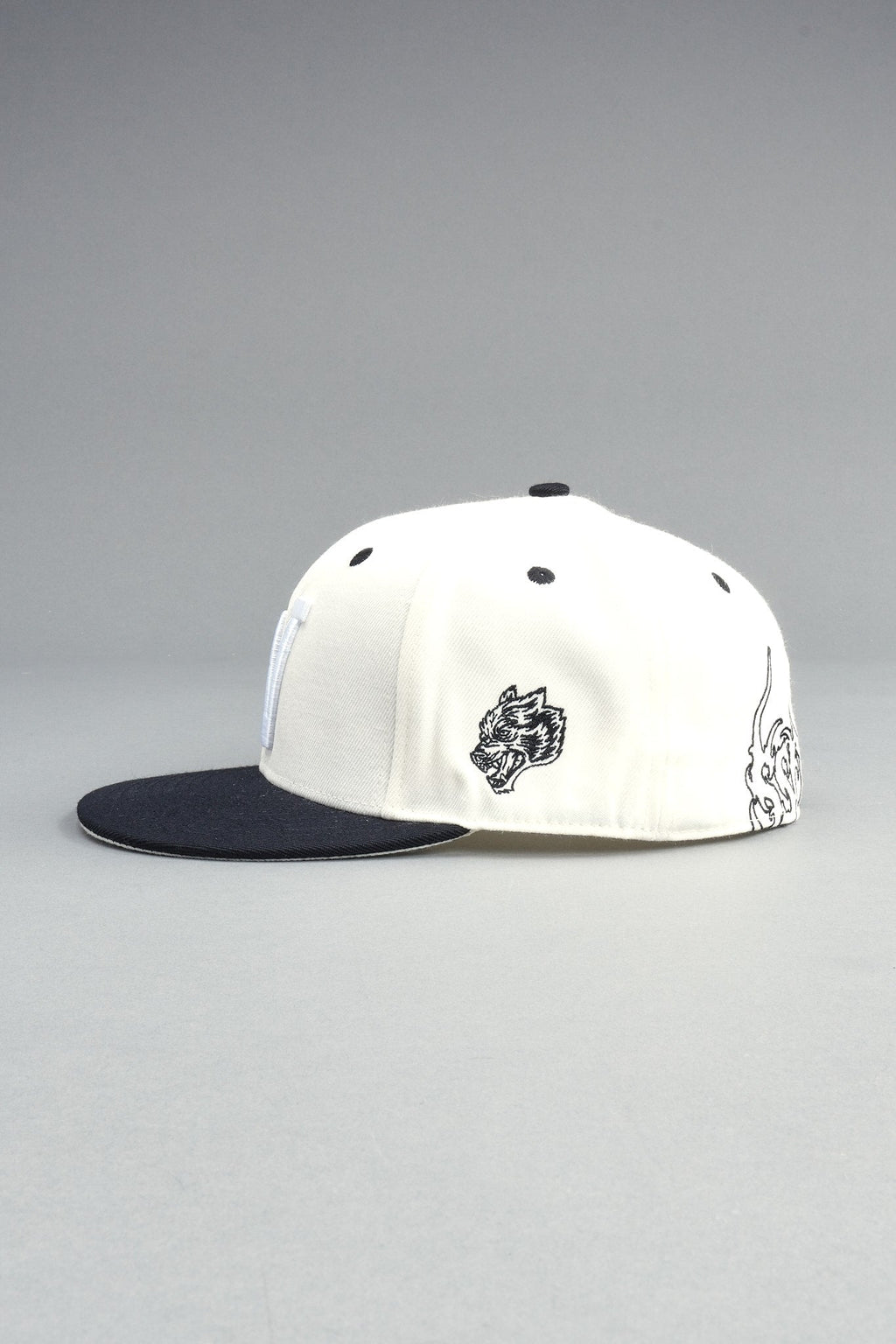 Mantra Fitted Cap In Cream/Black