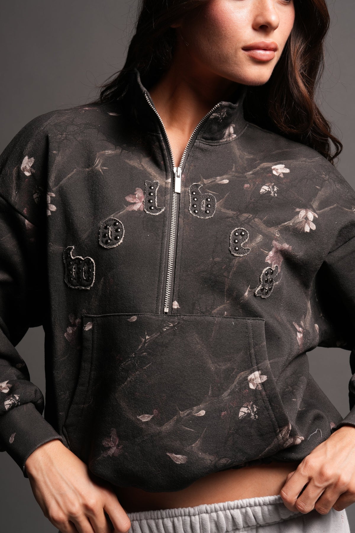 Stud Pyramid She Everson Mockneck Sweater In All Of Us Camo - imagem 5