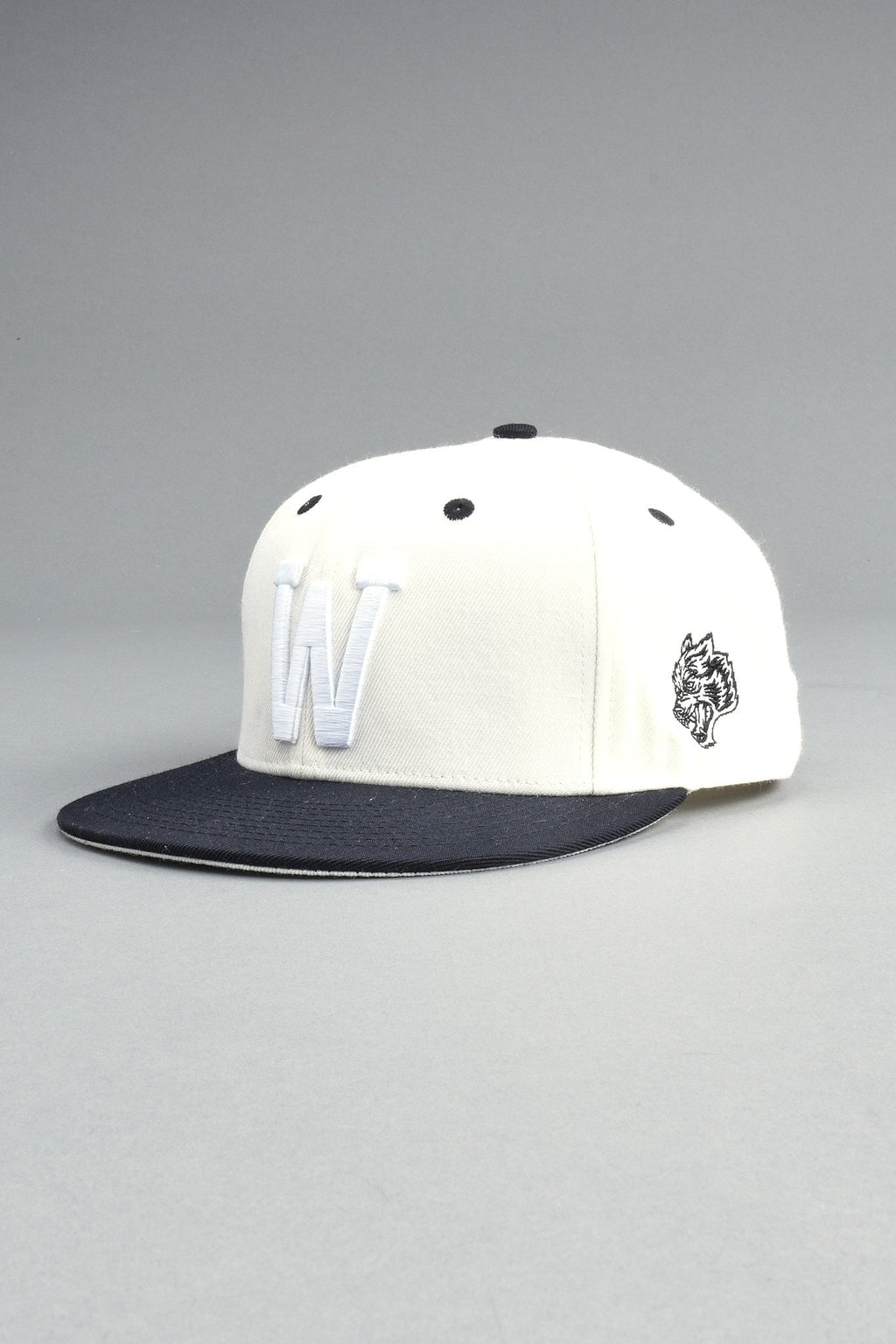 Mantra Fitted Cap In Cream/Black
