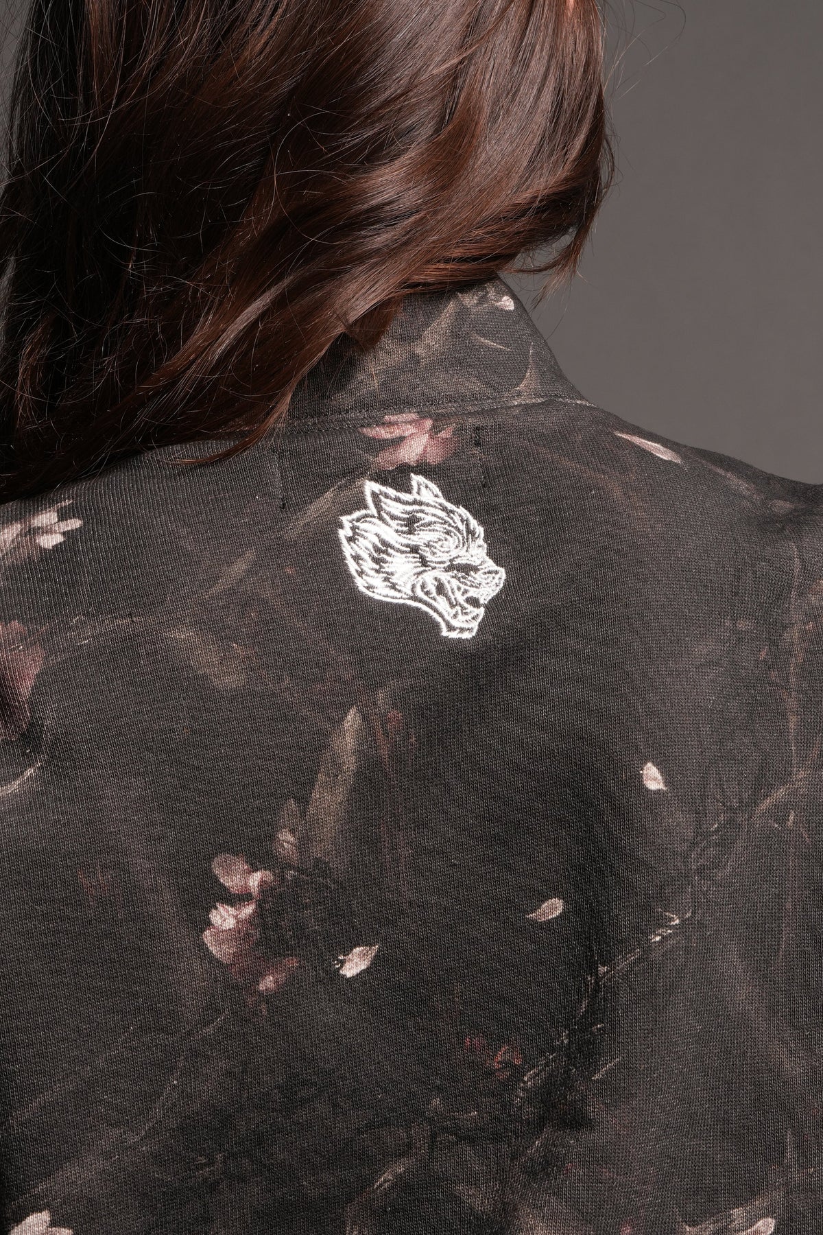Stud Pyramid She Everson Mockneck Sweater In All Of Us Camo - imagem 6