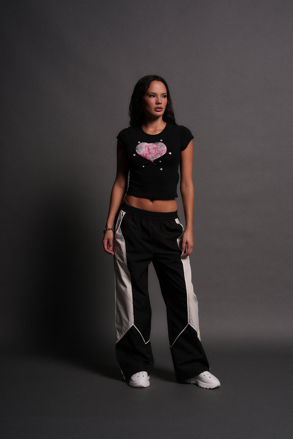 Her Energy "Baby" Tee in Black — imagem 5