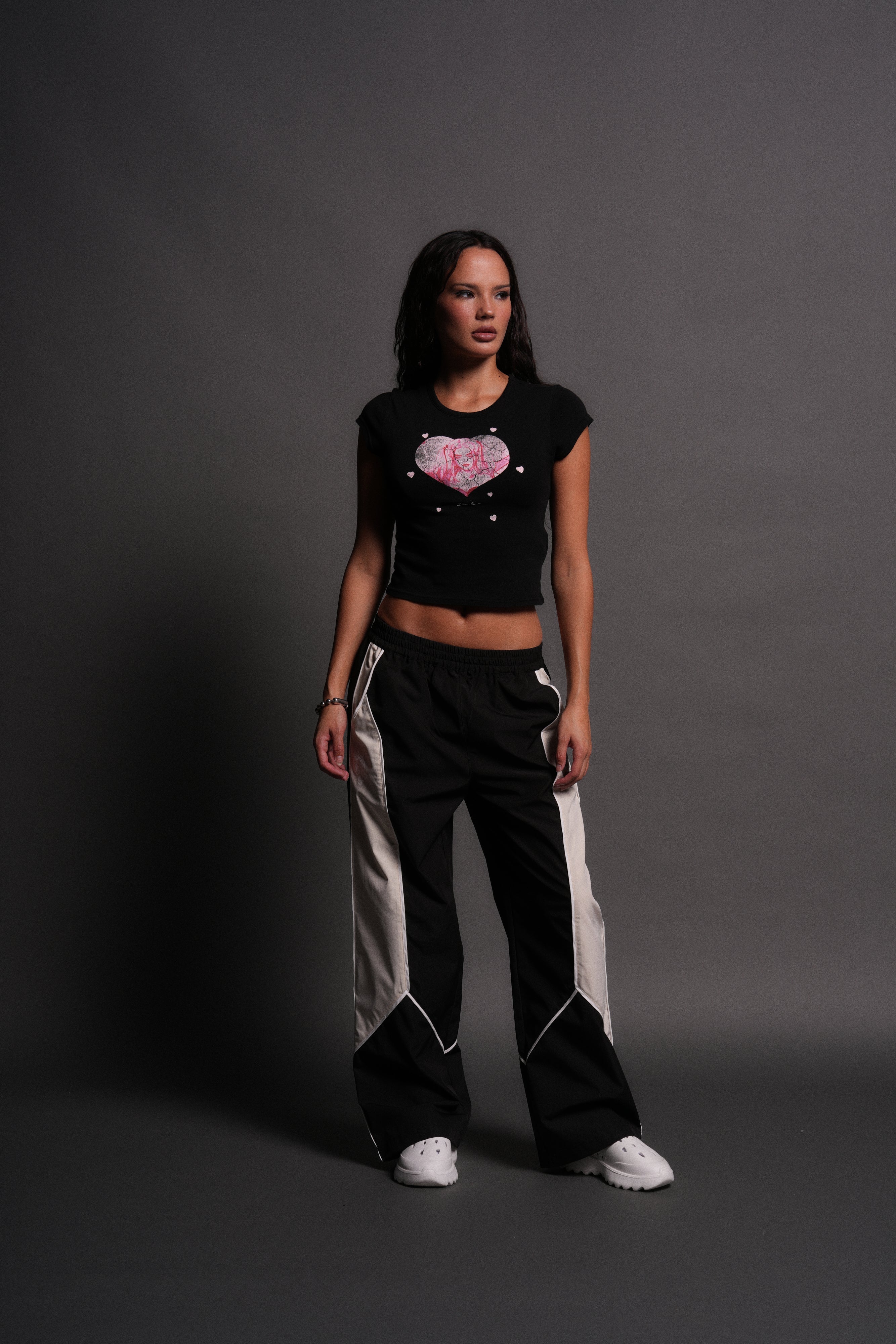 Her Energy "Baby" Tee in Black — imagem 5