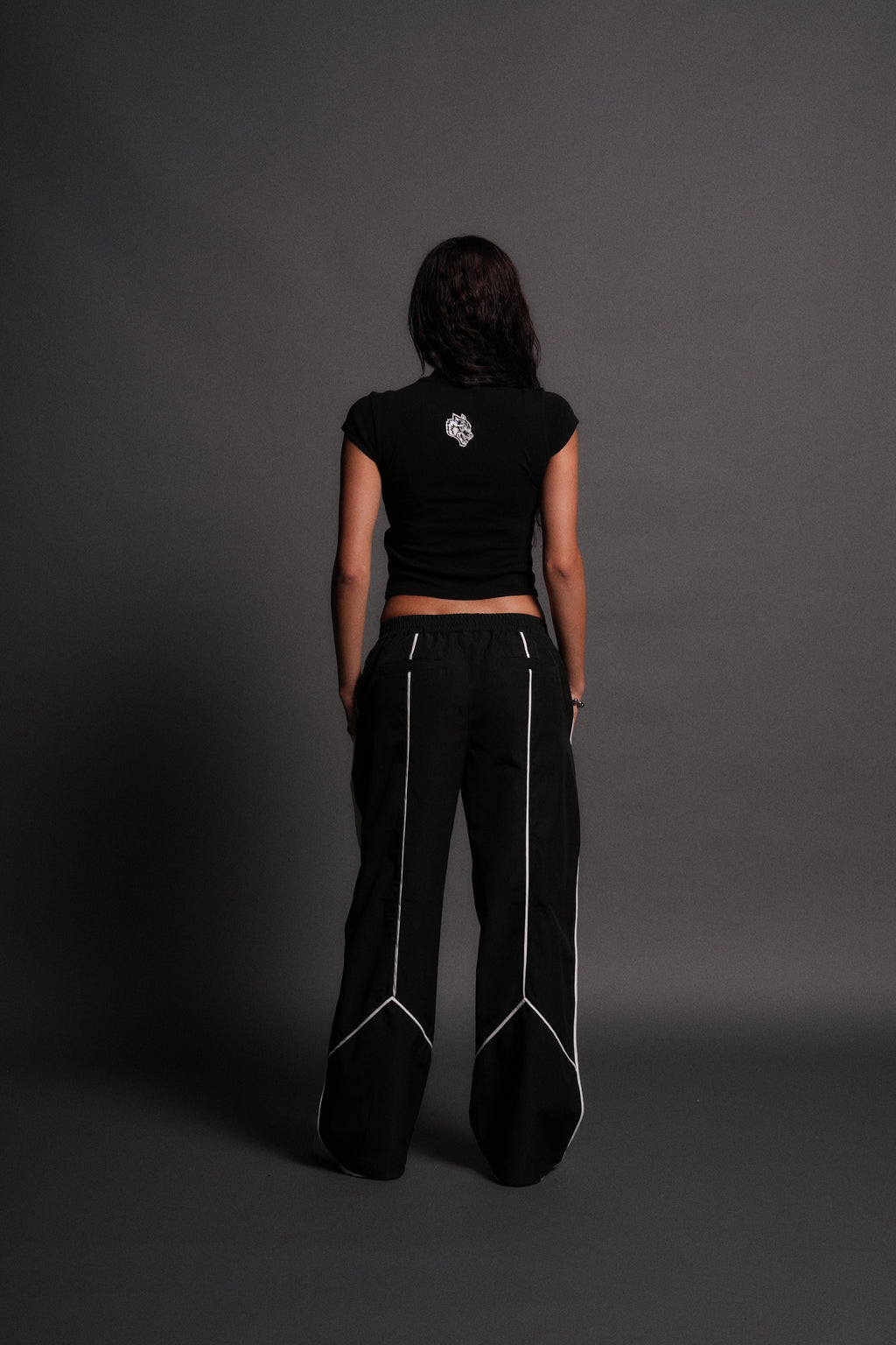 Her Energy "Baby" Tee in Black — imagem 6