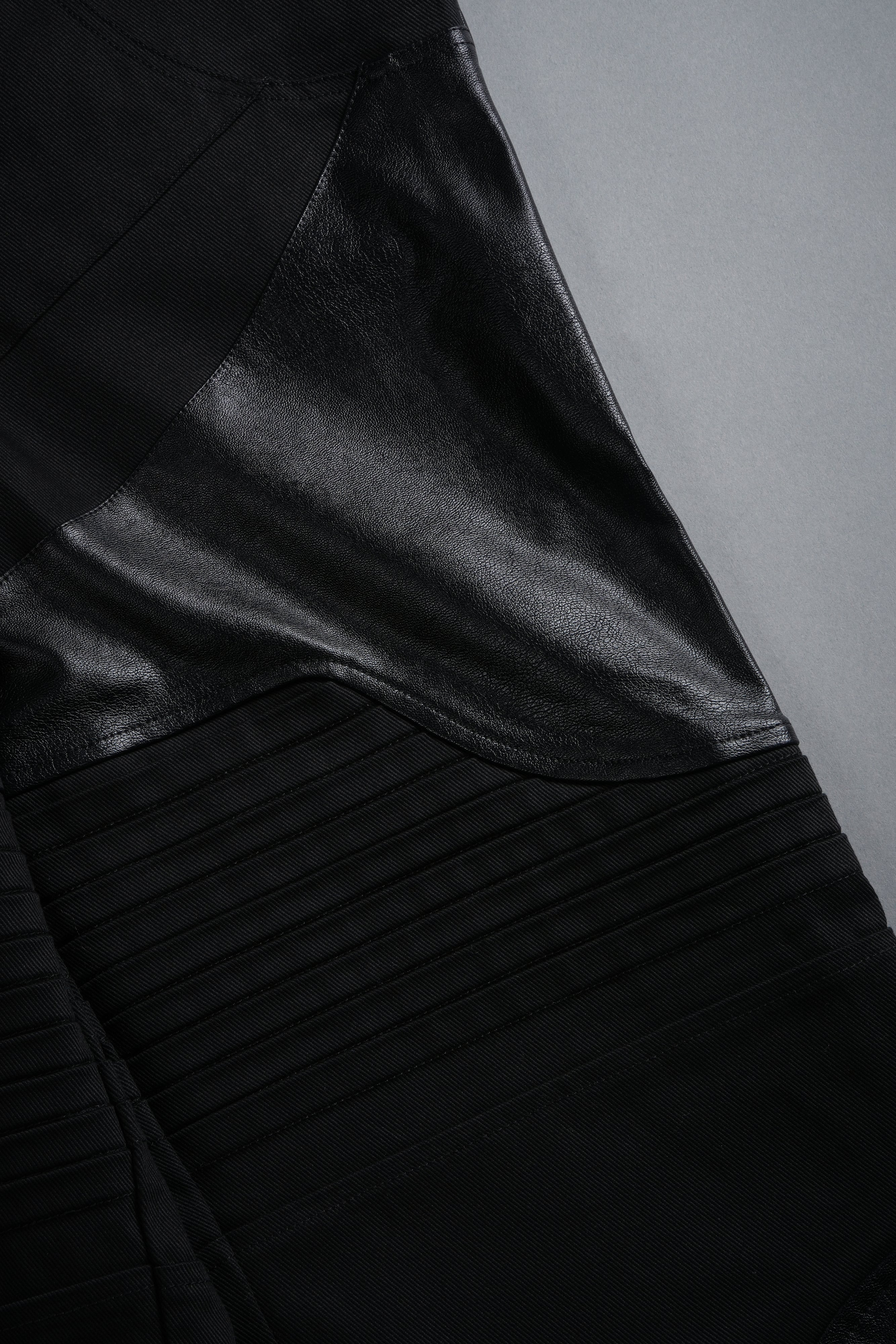 Wolf Chopper Onyx Pants in Black — imagem 10