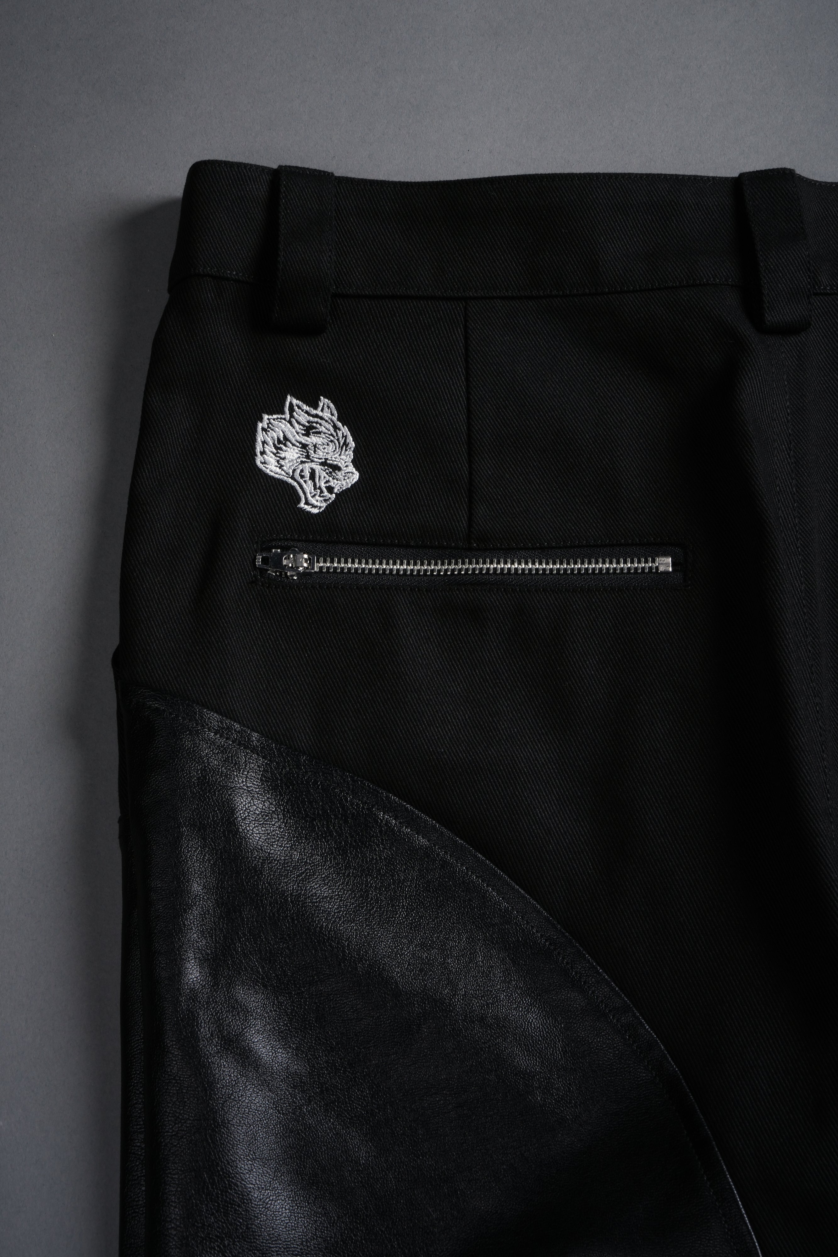 Wolf Chopper Onyx Pants in Black — imagem 13