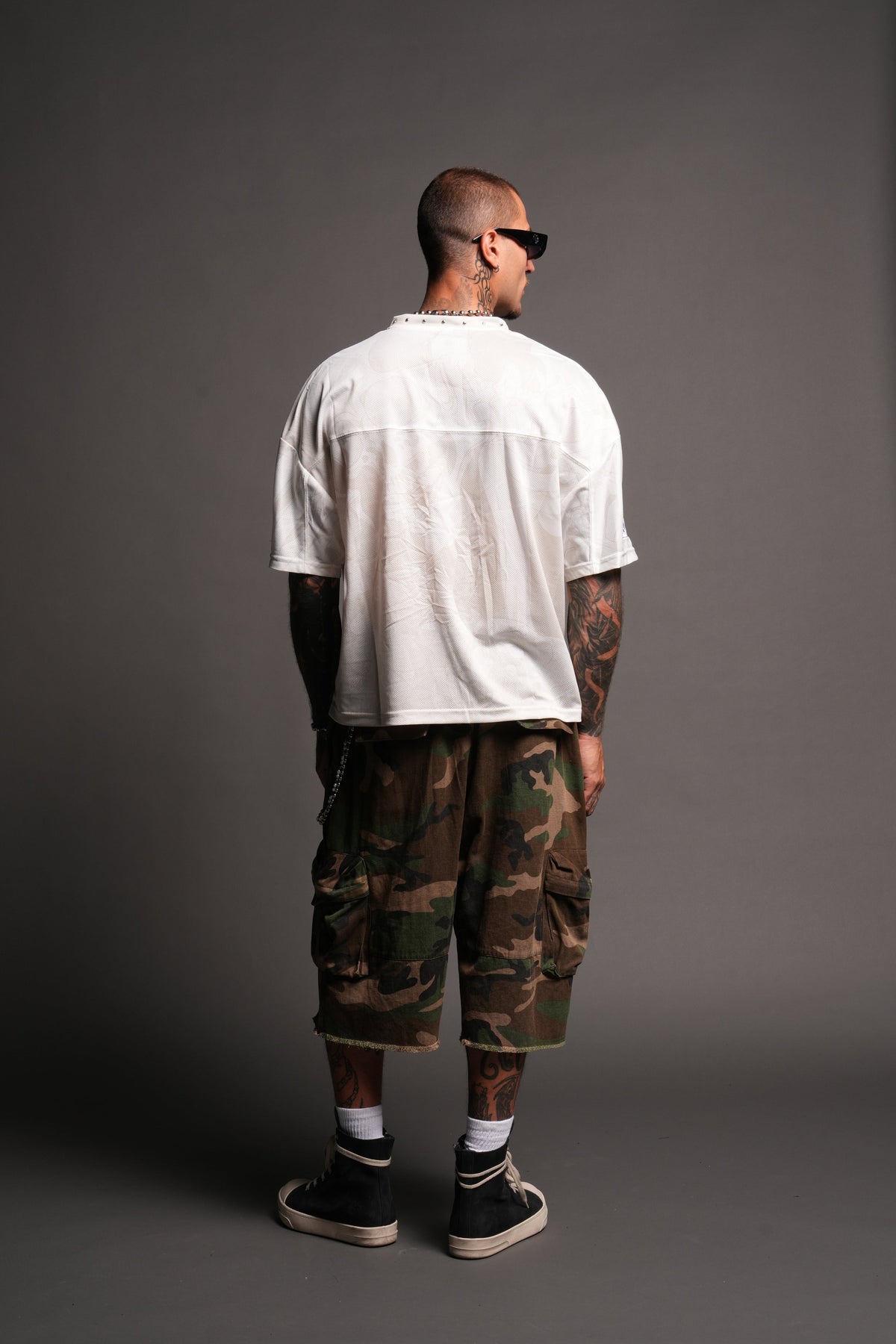 Gashadokuro Emmitt Football Jersey in Cream — imagem 6