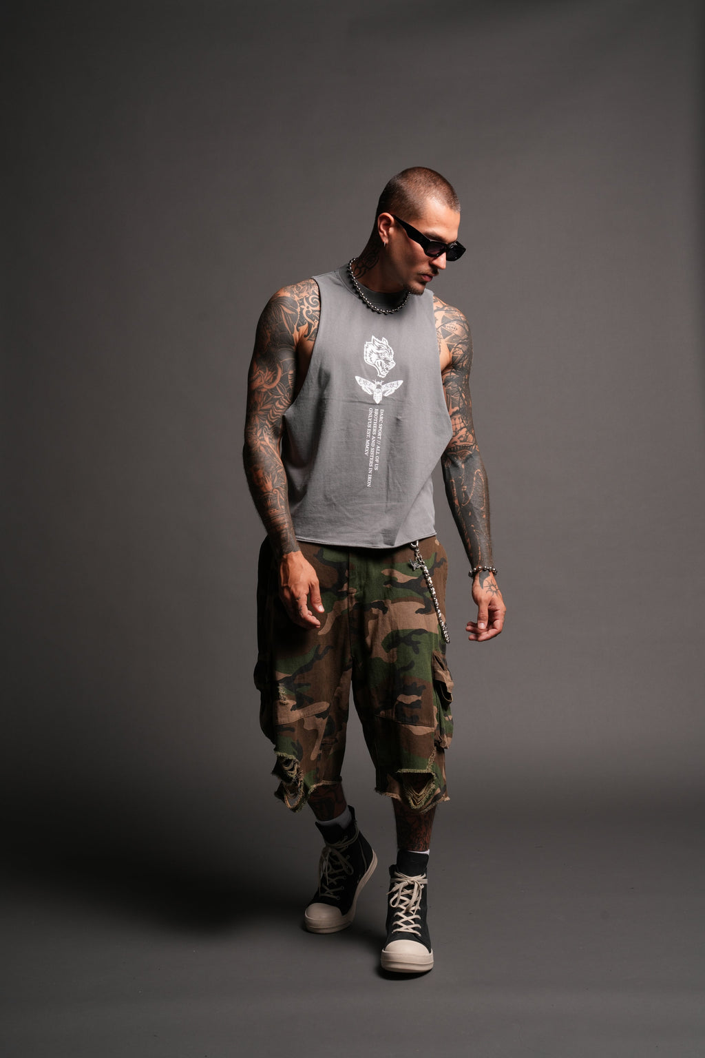 Big Wolf Head Grunge Raw Hem Box Cut Tommy Muscle Tee In Slate Gray - imagem 5