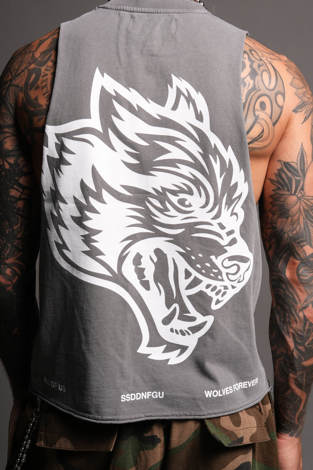 Big Wolf Head Grunge Raw Hem Box Cut Tommy Muscle Tee In Slate Gray - imagem 8