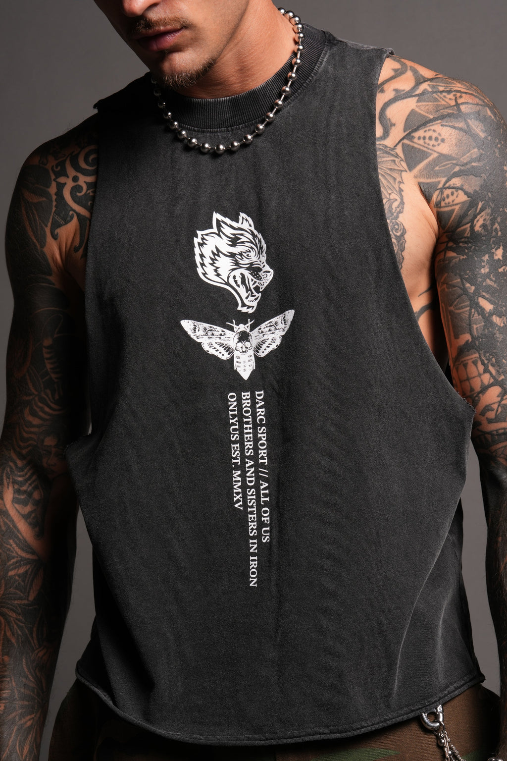 Big Wolf Head Grunge Raw Hem Box Cut Tommy Muscle Tee In Black - imagem 7