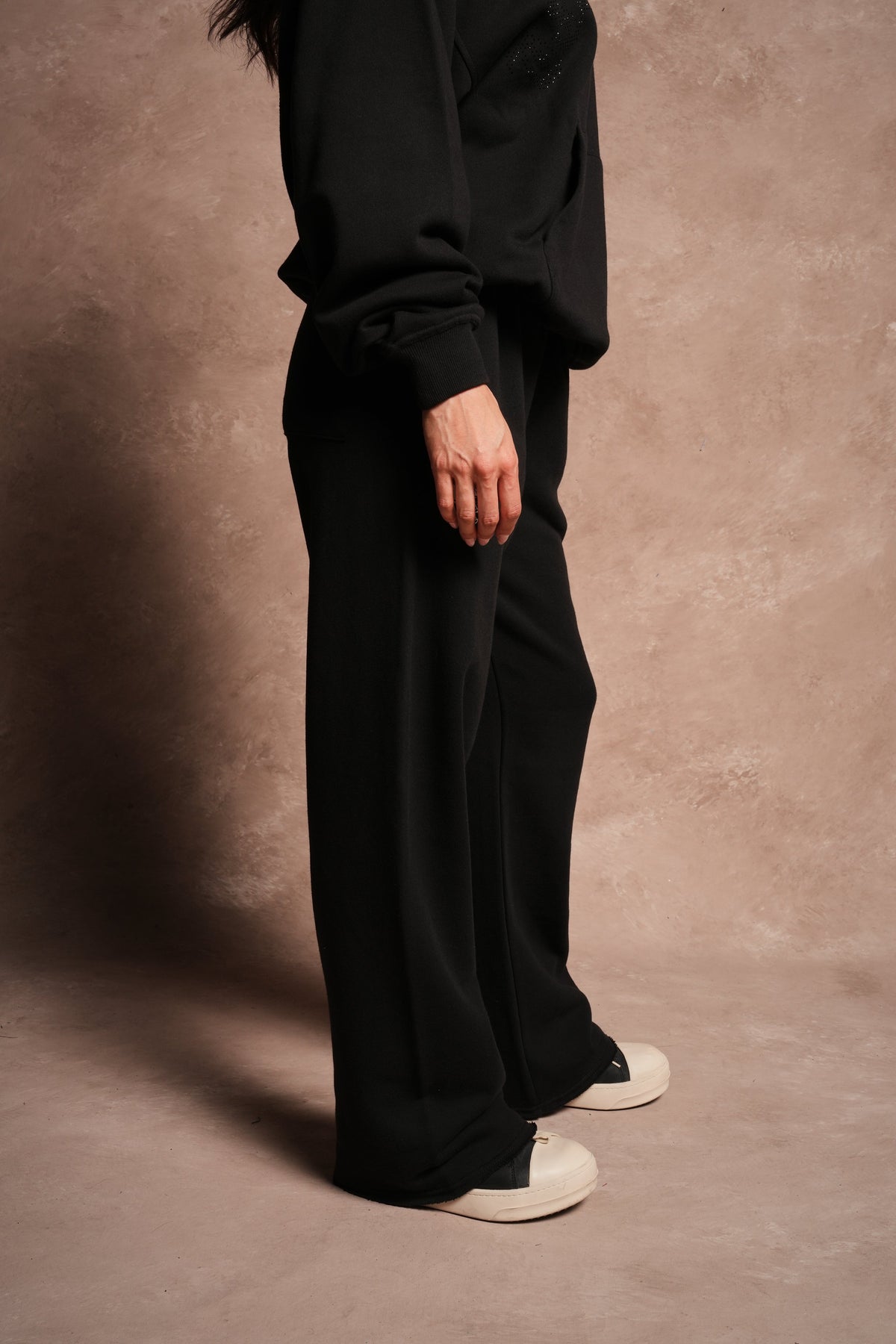 Wolves Chopper Big Cozy Sweats in Black - imagem 4