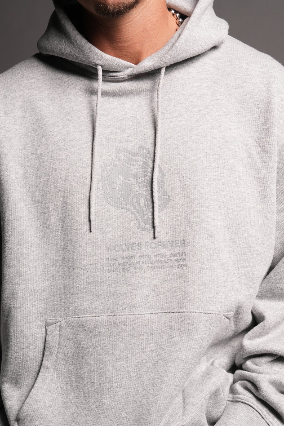 Wolves Have Your Back Bishop Hoodie In Light Athletic Gray - imagem 7