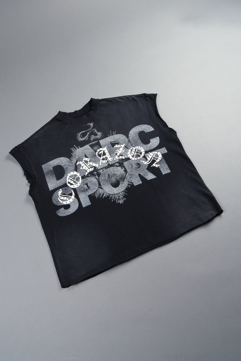Ds Corazon Grunge Cut-Off Tee In Black Sun Fade