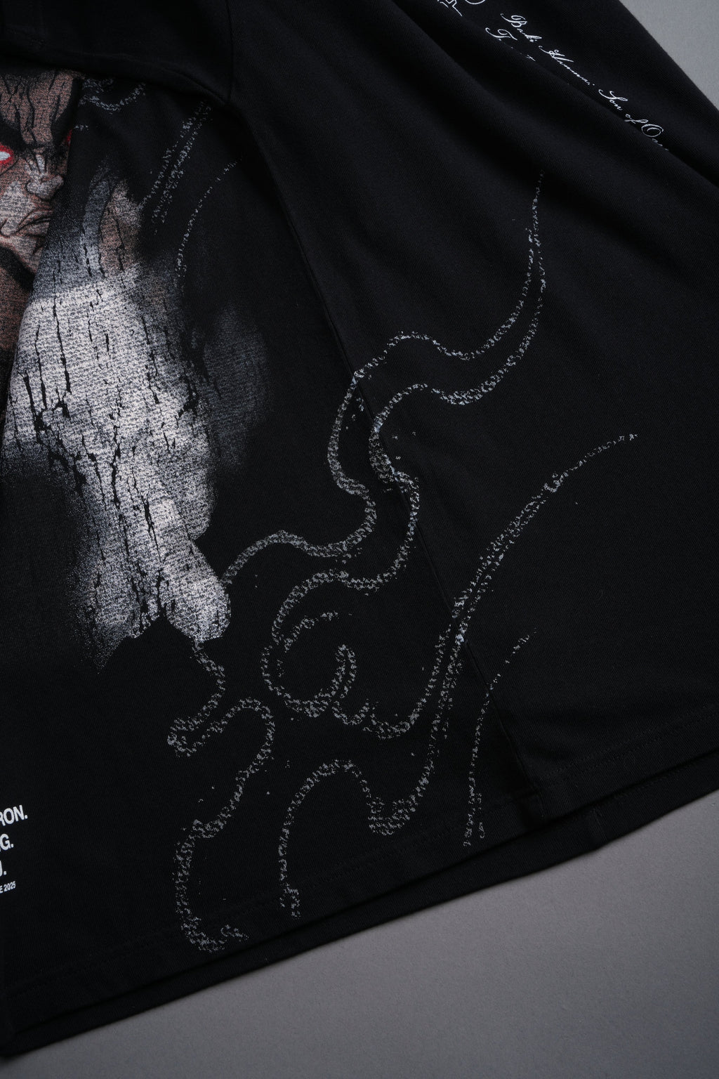 Yujiro Hanma "Side By Side" Series Premium Oversized Tee in Black — imagem 9