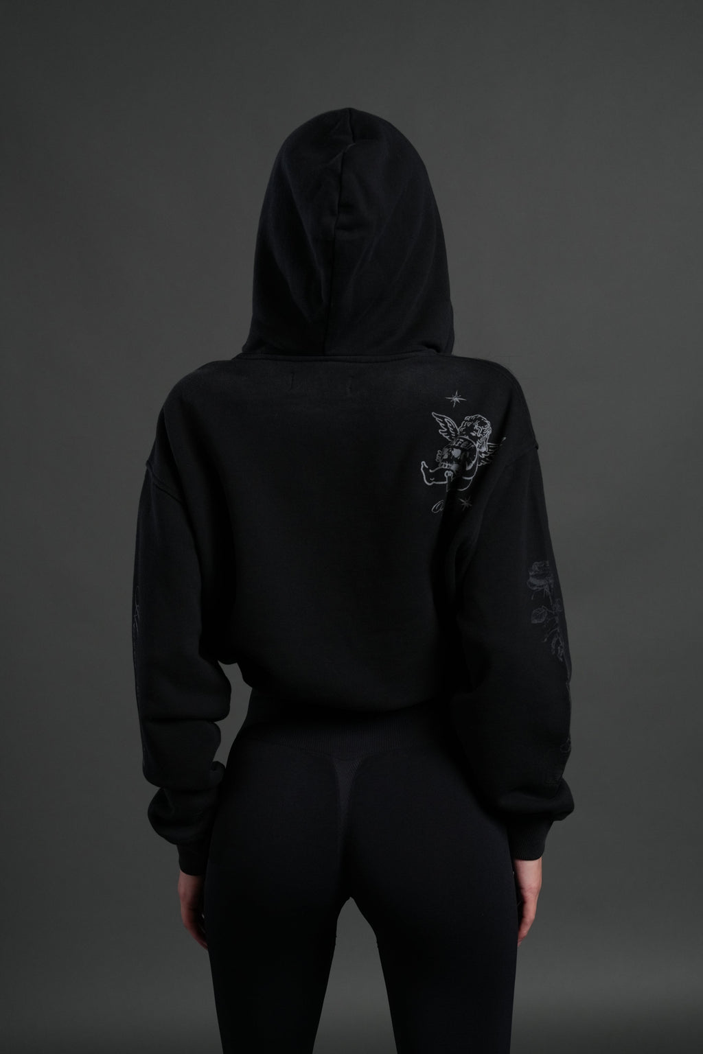 Fallen Cherub "Dempsey" Cropped Hoodie in Black Drift Wash — imagem 2