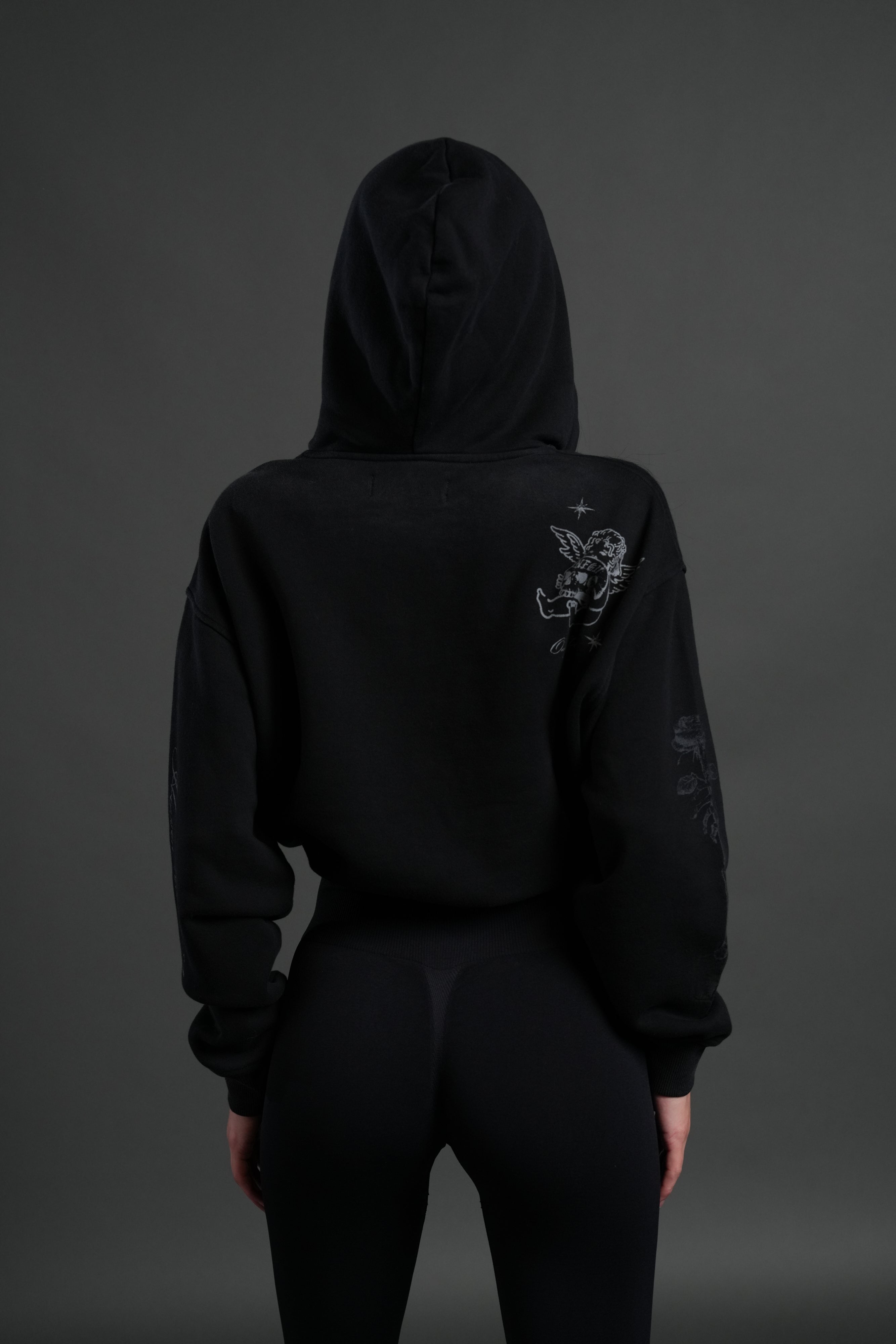 Fallen Cherub "Dempsey" Cropped Hoodie in Black Drift Wash — imagem 2