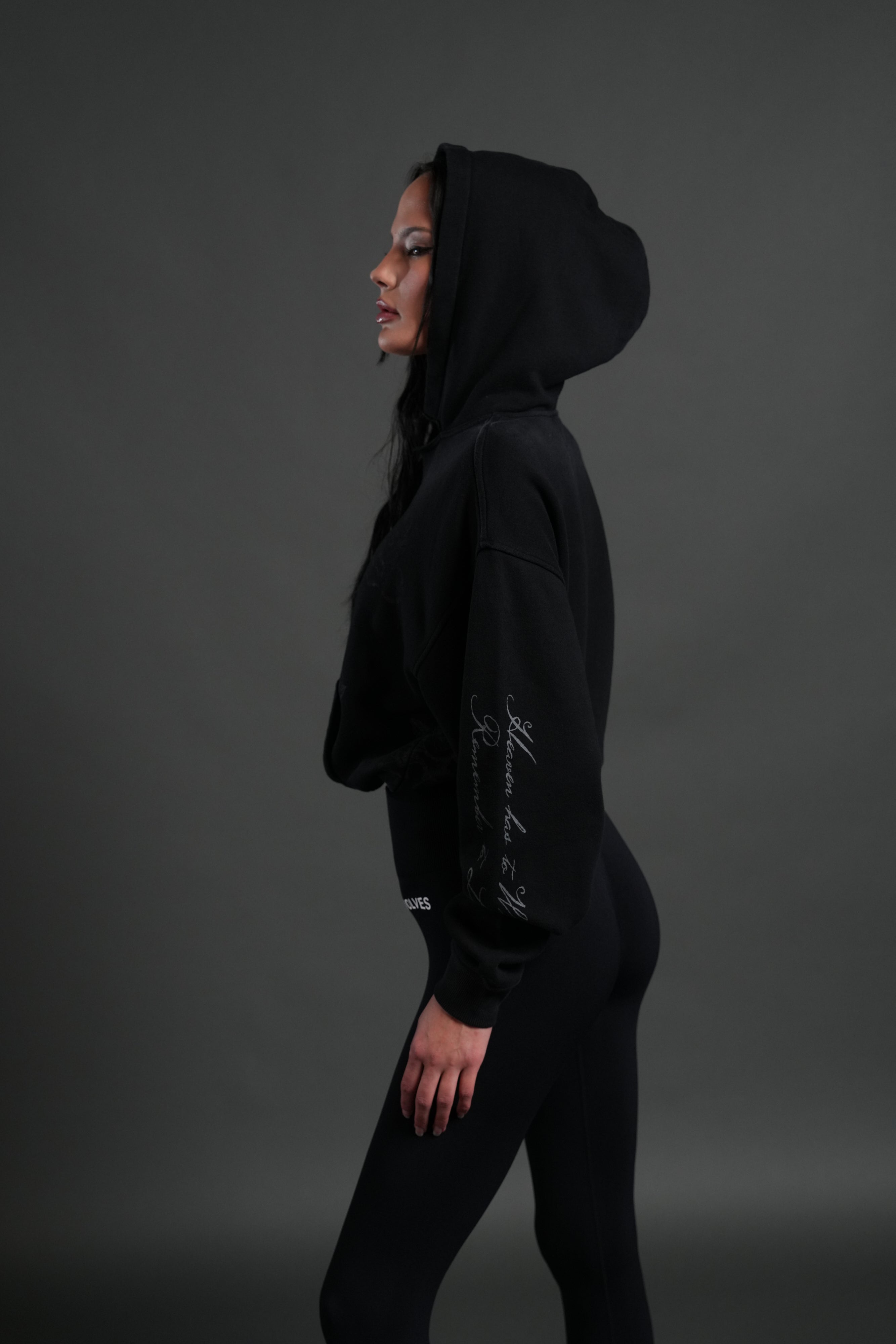 Fallen Cherub "Dempsey" Cropped Hoodie in Black Drift Wash — imagem 9