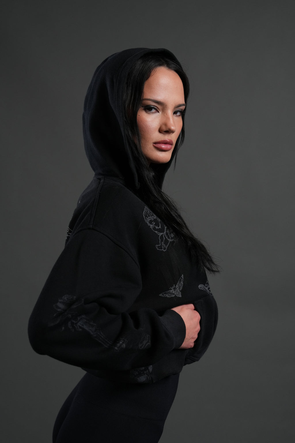Fallen Cherub "Dempsey" Cropped Hoodie in Black Drift Wash — imagem 7