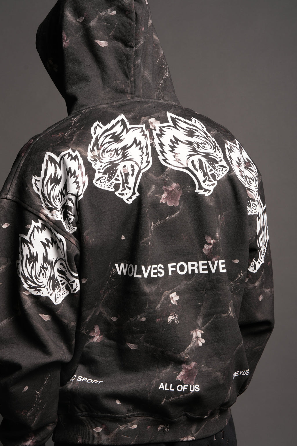 Wolves Have Your Back Bishop Hoodie In All Of Us Camo - imagem 7